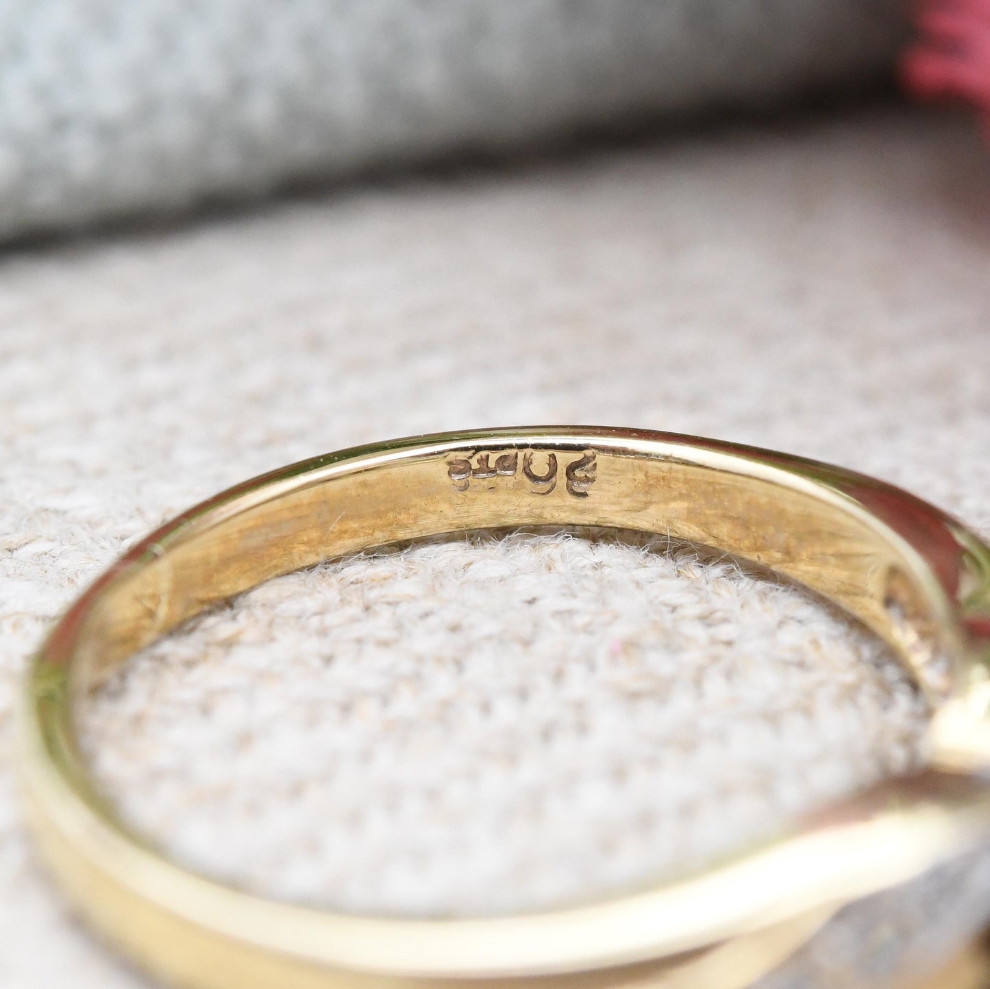 Vintage 9ct Gold Diamond Solitaire Ring 20 Points 0.2ct - with Side Stones | Yellow Gold Twist Engagement Ring | UK Size - L 1/2 US Size - 6