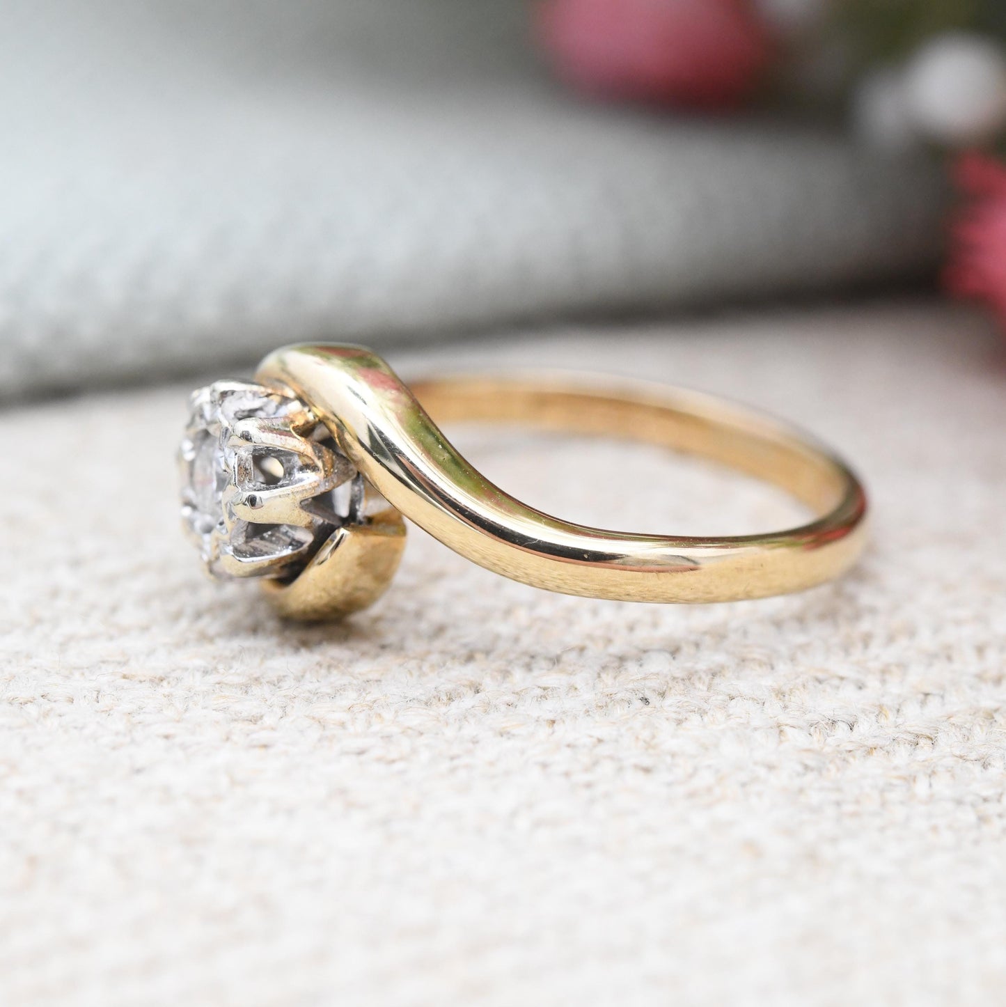 Vintage 9ct Gold Diamond Solitaire Ring 10 Points 0.10ct - Minimal Twist Design Yellow Gold Engagement Ring | UK Size - K | US Size - 5 1/4