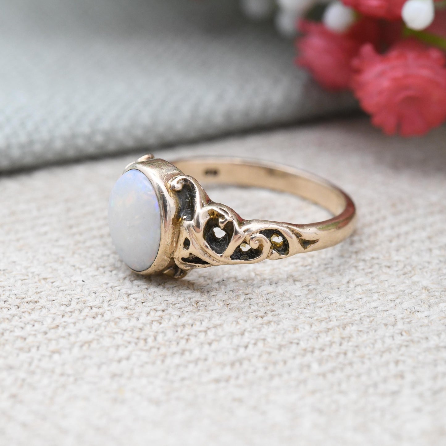 Vintage 9ct Gold Opal Ring 1979 - White Gemstone Pretty Solitaire | Colourful Opal Jewellery Vine Leaves | UK Size - P | US Size - 7 3/4