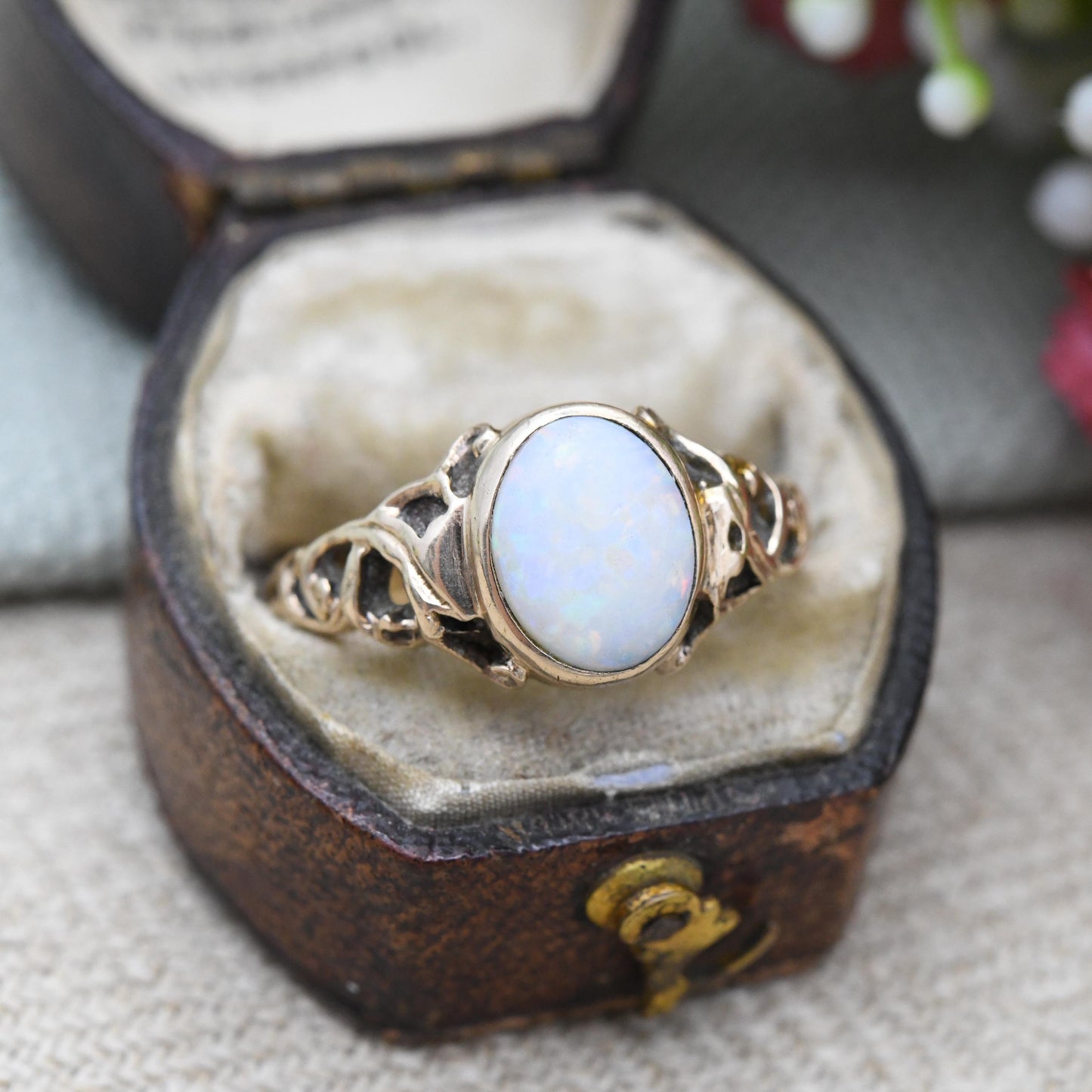 Vintage 9ct Gold Opal Ring 1979 - White Gemstone Pretty Solitaire | Colourful Opal Jewellery Vine Leaves | UK Size - P | US Size - 7 3/4