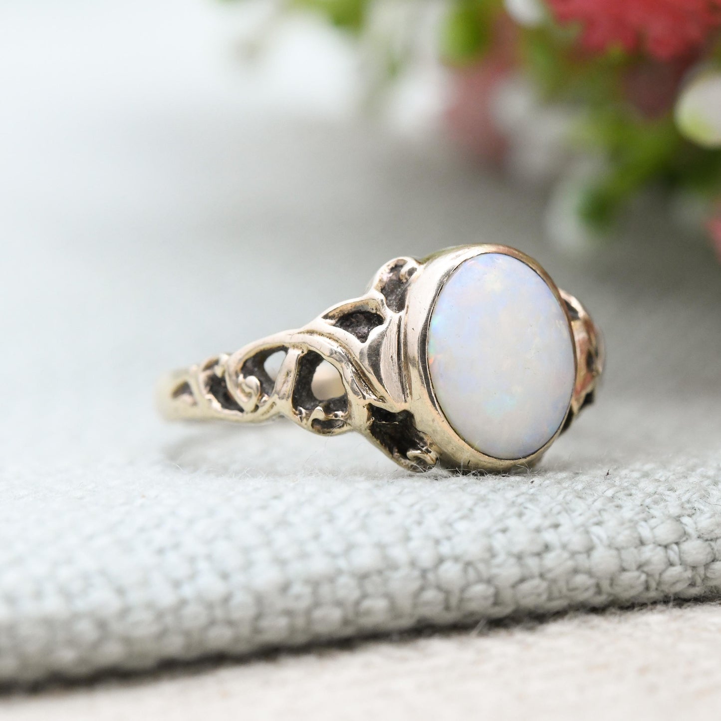 Vintage 9ct Gold Opal Ring 1979 - White Gemstone Pretty Solitaire | Colourful Opal Jewellery Vine Leaves | UK Size - P | US Size - 7 3/4