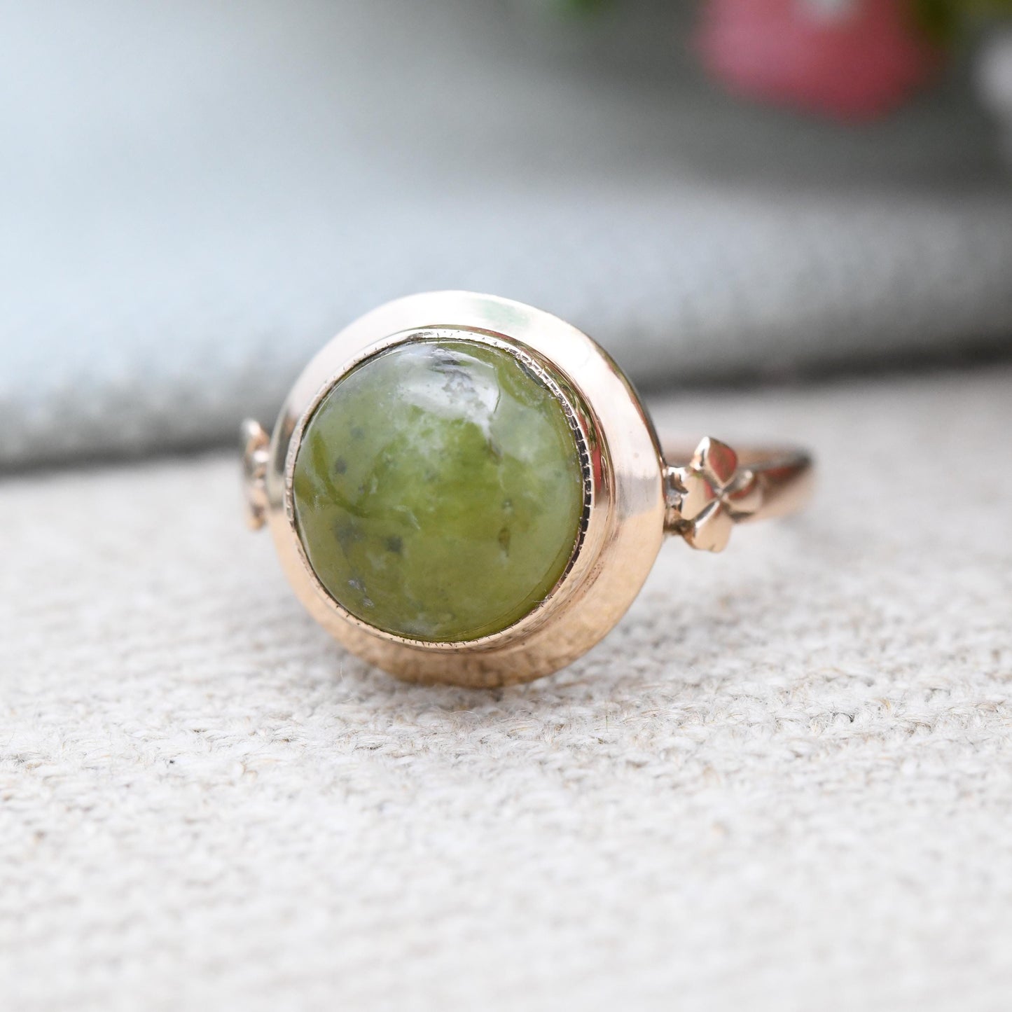 Antique 9ct Gold Connemara Marble Ring with Three Leaf Clover Shoulders - Irish Green Stone Stone Shamrock | UK Size - N | US Size - 6 1/2
