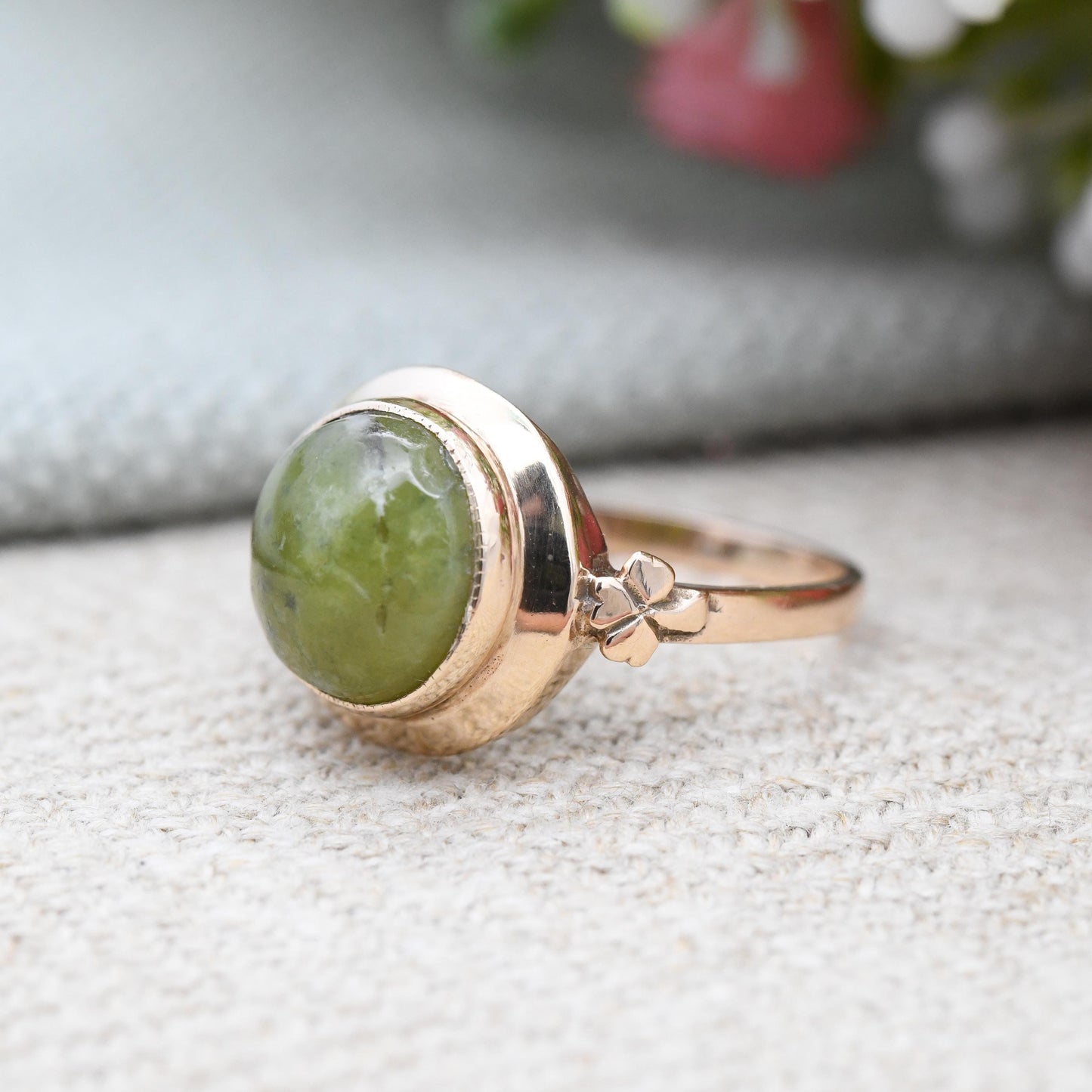 Antique 9ct Gold Connemara Marble Ring with Three Leaf Clover Shoulders - Irish Green Stone Stone Shamrock | UK Size - N | US Size - 6 1/2