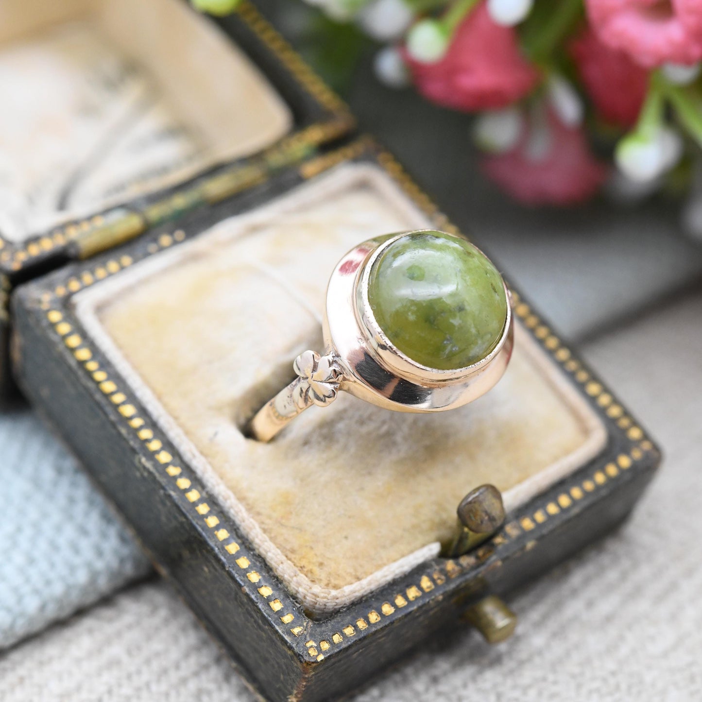 Antique 9ct Gold Connemara Marble Ring with Three Leaf Clover Shoulders - Irish Green Stone Stone Shamrock | UK Size - N | US Size - 6 1/2