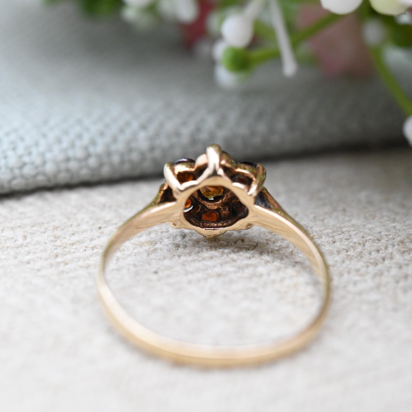 Vintage 9ct Gold Garnet Flower Ring 1975 - Mid-Century Floral Style Cocktail Red Gemstones Pretty Gift | UK Size - O 1/2 | US Size - 7 1/4
