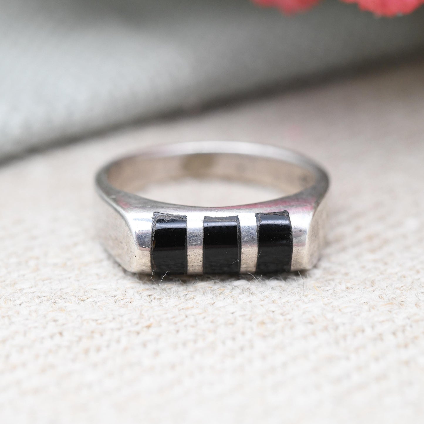 Vintage Sterling Silver Onyx Ring with Flush Striped Design - Modernist Black Gemstone Unisex Jewellery | UK Size - L | US Size - 5 3/4
