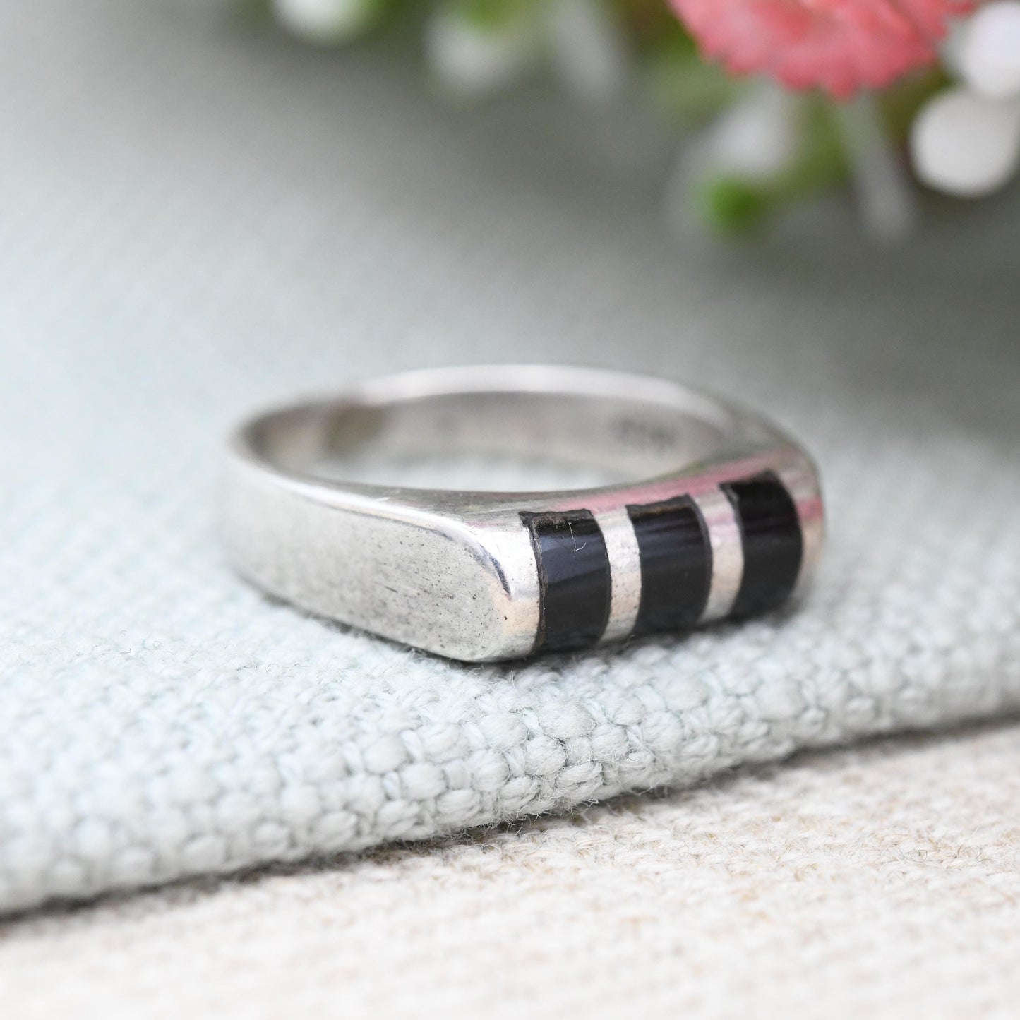Vintage Sterling Silver Onyx Ring with Flush Striped Design - Modernist Black Gemstone Unisex Jewellery | UK Size - L | US Size - 5 3/4