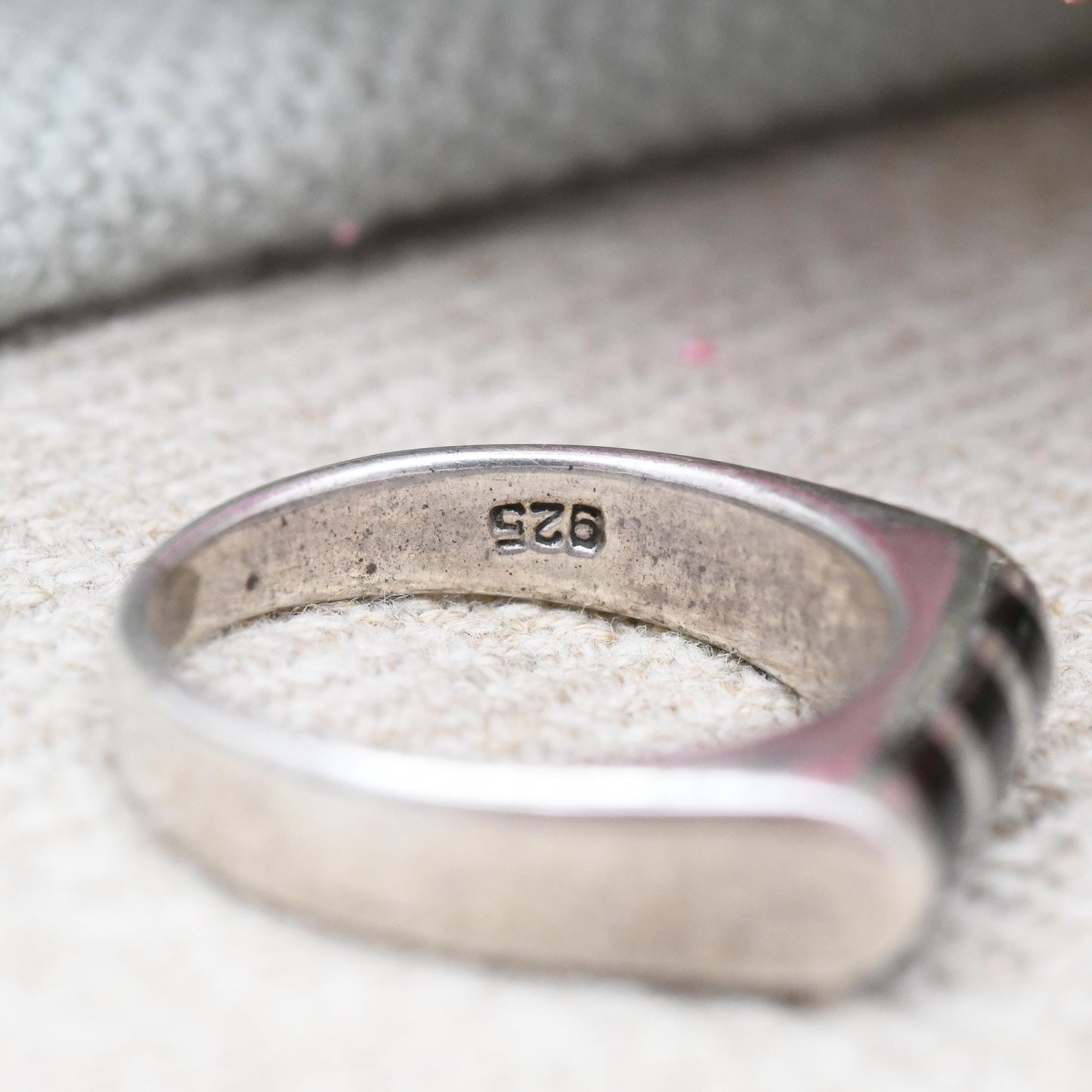 Vintage Sterling Silver Onyx Ring with Flush Striped Design - Modernist Black Gemstone Unisex Jewellery | UK Size - L | US Size - 5 3/4