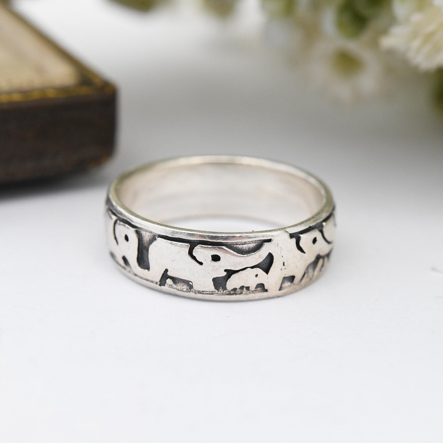 Vintage Sterling Silver Elephant Band Ring - Baby Elephant Parade Animal Jewellery Gift for Nature Lover | UK Size - J | US Size - 4 3/4