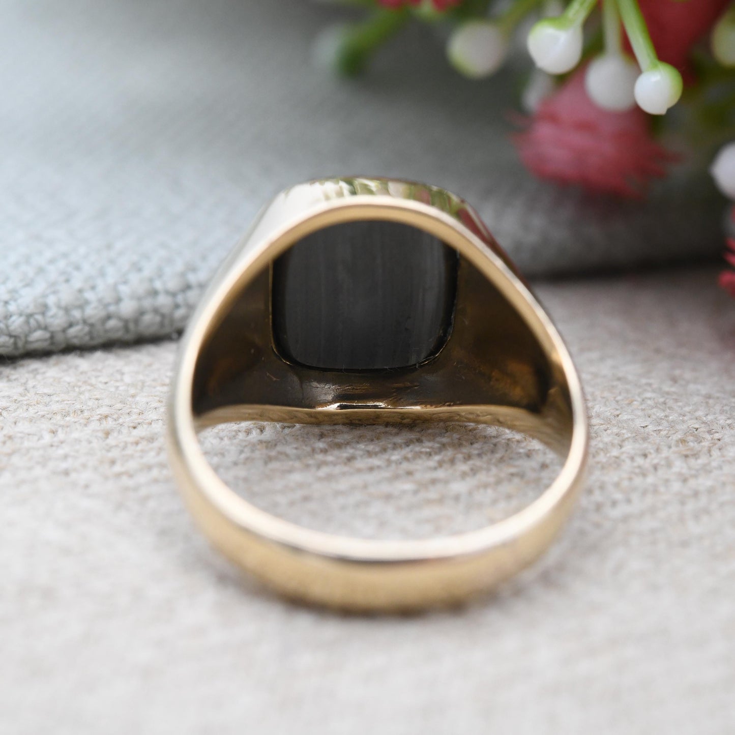 Vintage 9ct Gold Hematite Intaglio Signet Ring 1972 - Roman Soldier Face Carved Stone Gift for Him | UK Size - Q 1/2 | US Size - 8 1/2
