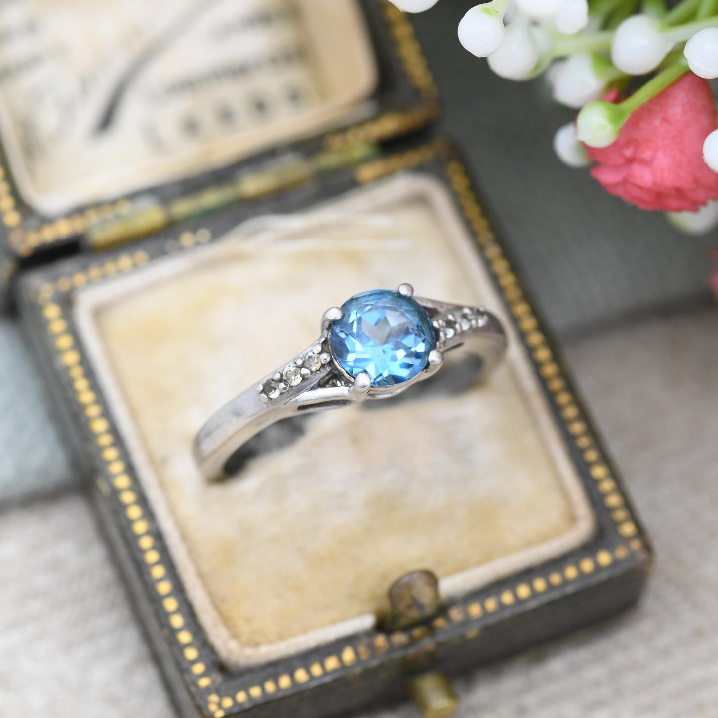 TGGC Sterling Silver Blue Stone Solitaire Ring with Side Stones - Gemstone Statement Ring Gift for Her | UK Size - P 1/2 | US Size - 8