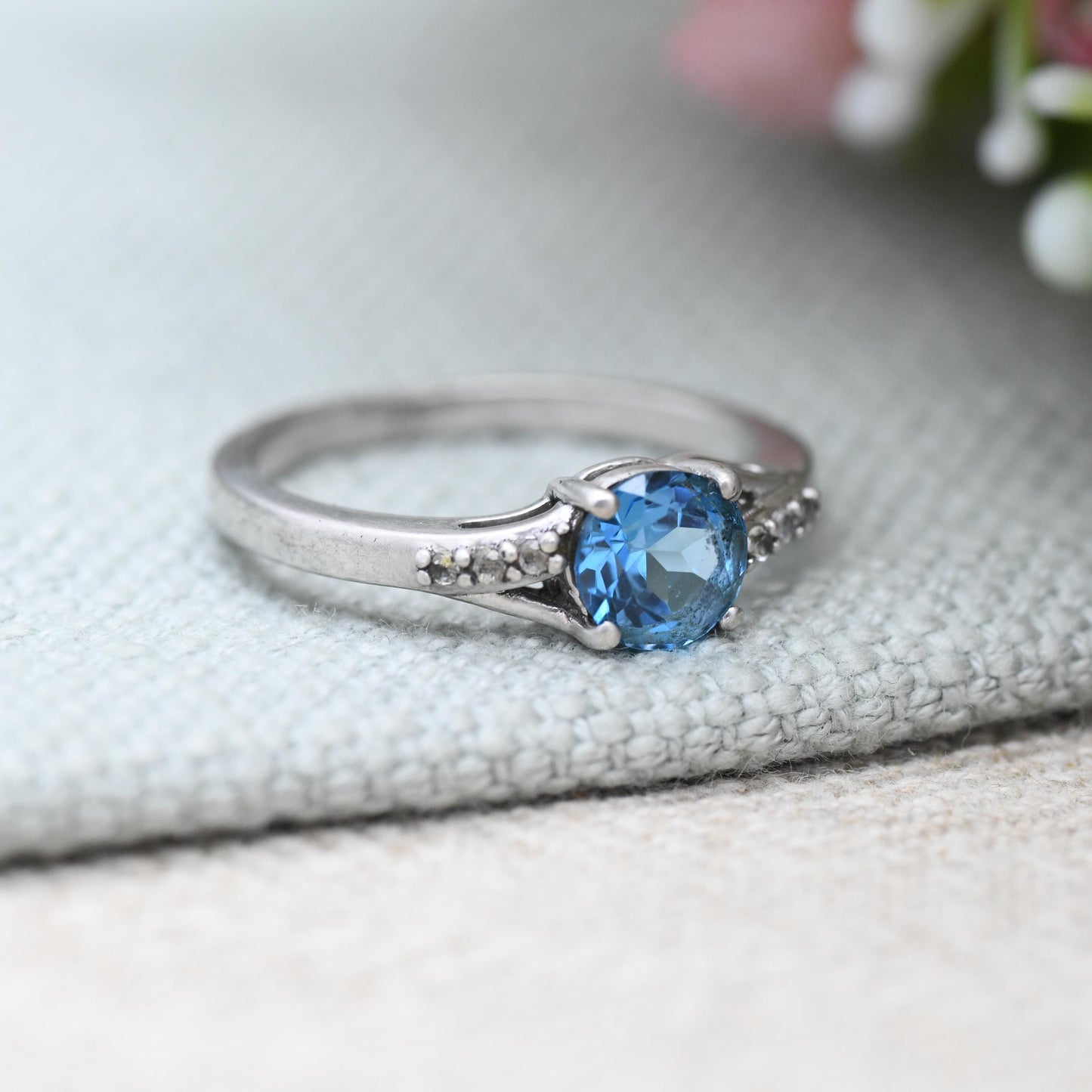 TGGC Sterling Silver Blue Stone Solitaire Ring with Side Stones - Gemstone Statement Ring Gift for Her | UK Size - P 1/2 | US Size - 8