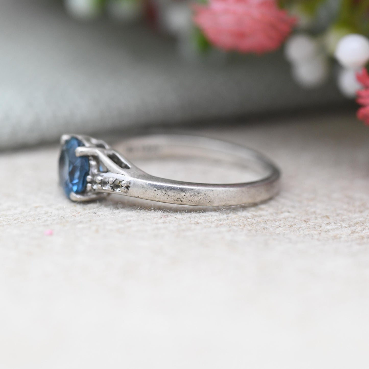 TGGC Sterling Silver Blue Stone Solitaire Ring with Side Stones - Gemstone Statement Ring Gift for Her | UK Size - P 1/2 | US Size - 8