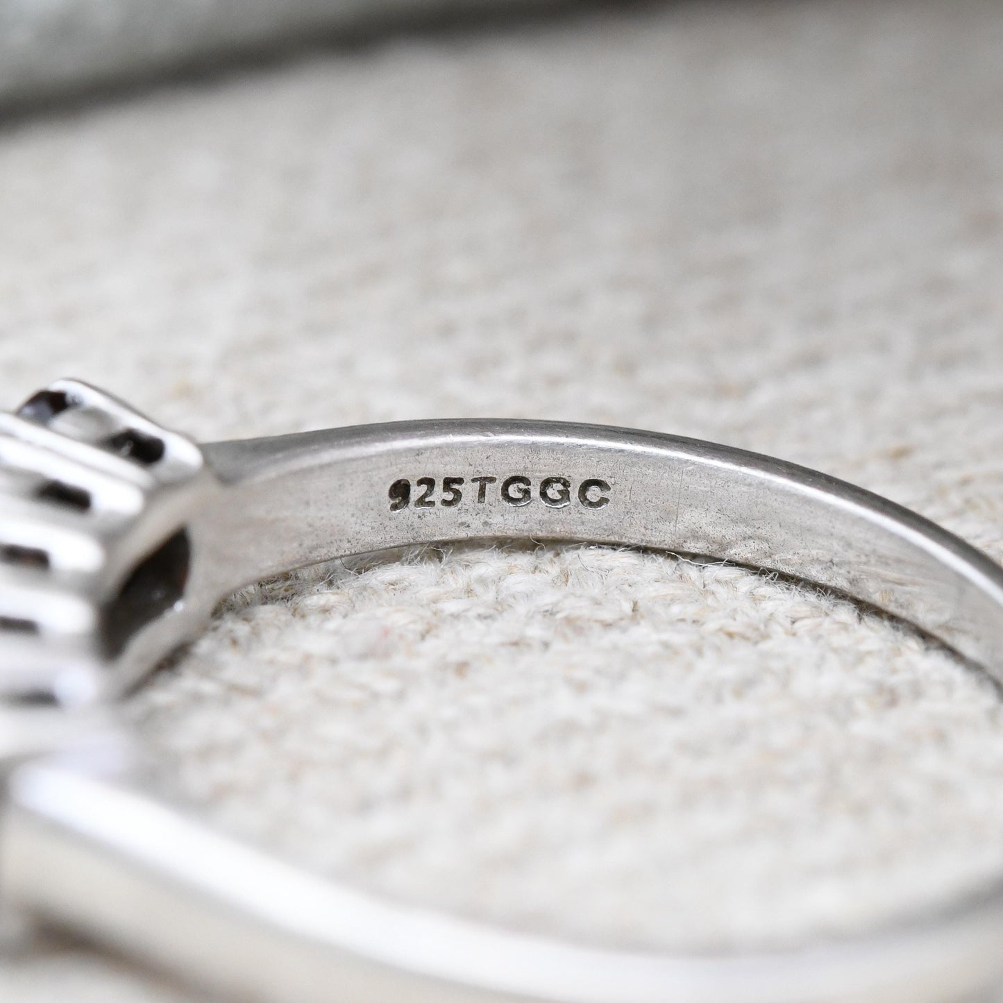 TGGC Sterling Silver Garnet Five Stone Ring - Pretty Mid-Century Statement Red Gemstone Cocktail Ring | UK Size - Q | US Size - 8
