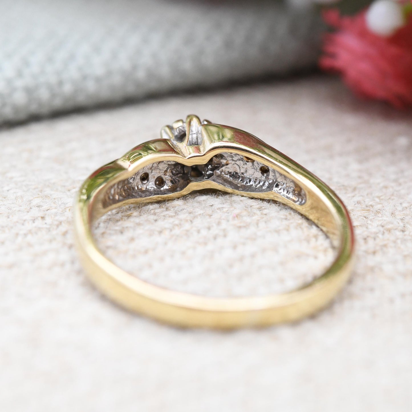 Vintage 9ct Gold Diamond Solitaire Ring 20 Points 0.2ct - with Side Stones | Yellow Gold Twist Engagement Ring | UK Size - L 1/2 US Size - 6
