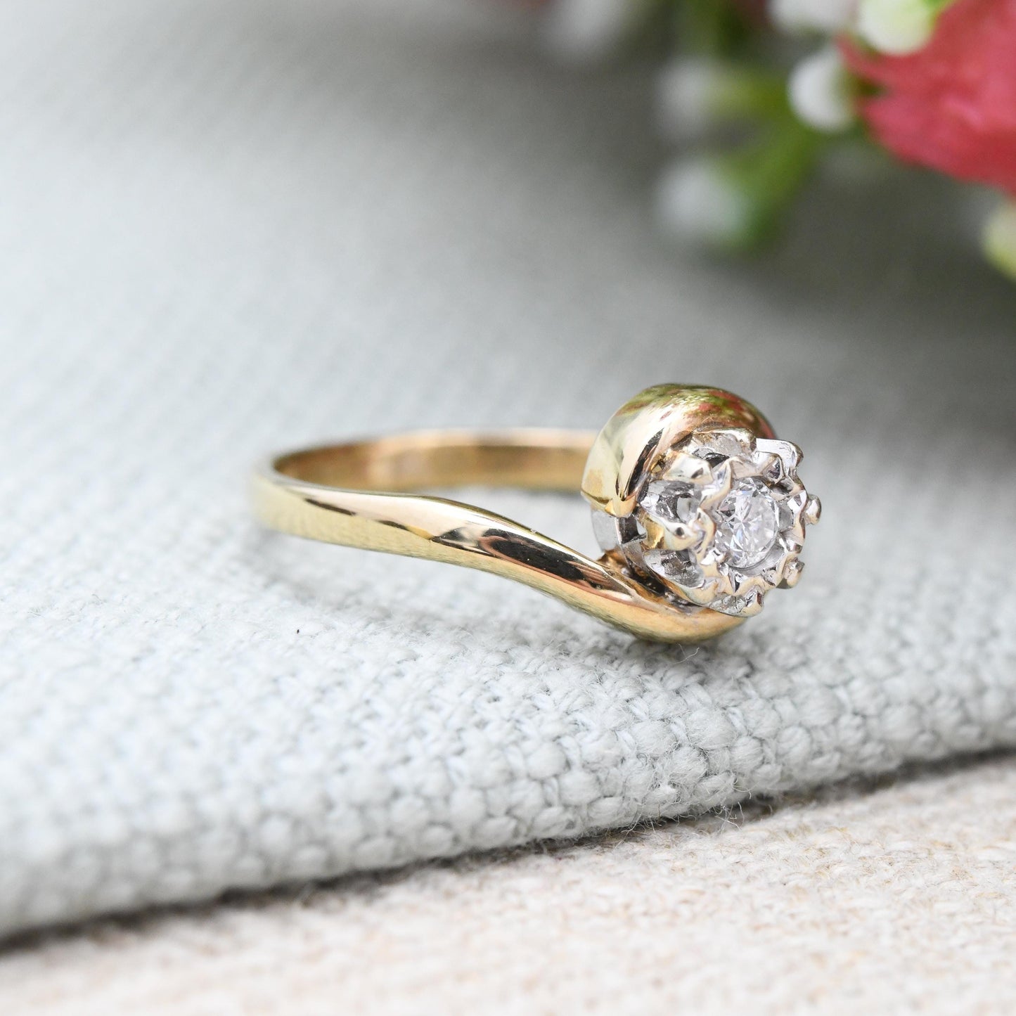 Vintage 9ct Gold Diamond Solitaire Ring 10 Points 0.10ct - Minimal Twist Design Yellow Gold Engagement Ring | UK Size - K | US Size - 5 1/4