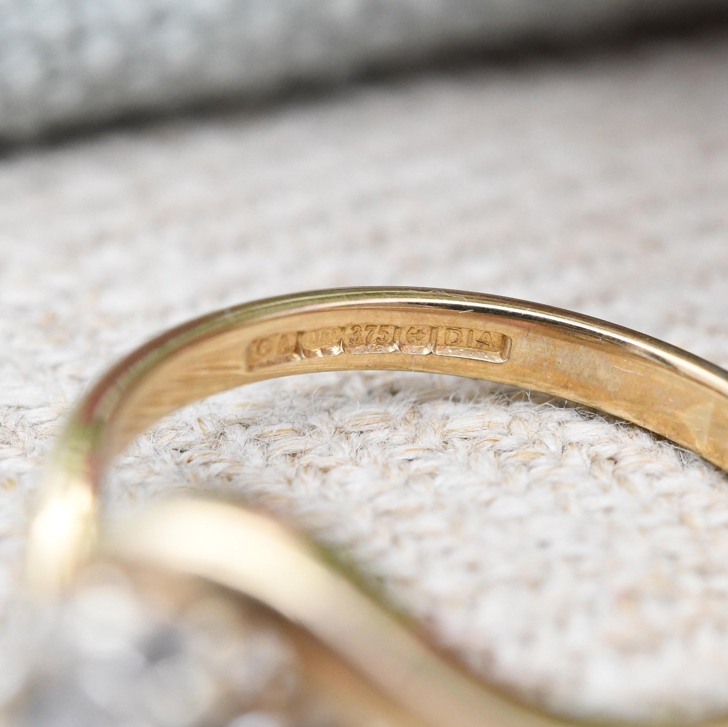 Vintage 9ct Gold Diamond Solitaire Ring 10 Points 0.10ct - Minimal Twist Design Yellow Gold Engagement Ring | UK Size - K | US Size - 5 1/4