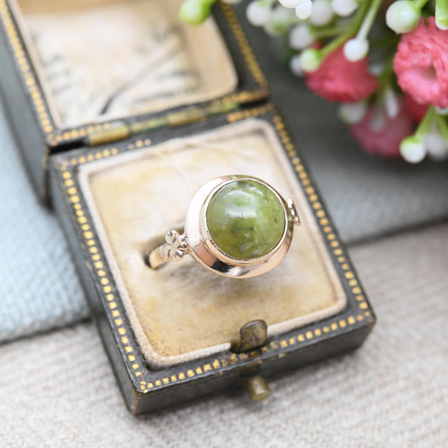 Antique 9ct Gold Connemara Marble Ring with Three Leaf Clover Shoulders - Irish Green Stone Stone Shamrock | UK Size - N | US Size - 6 1/2