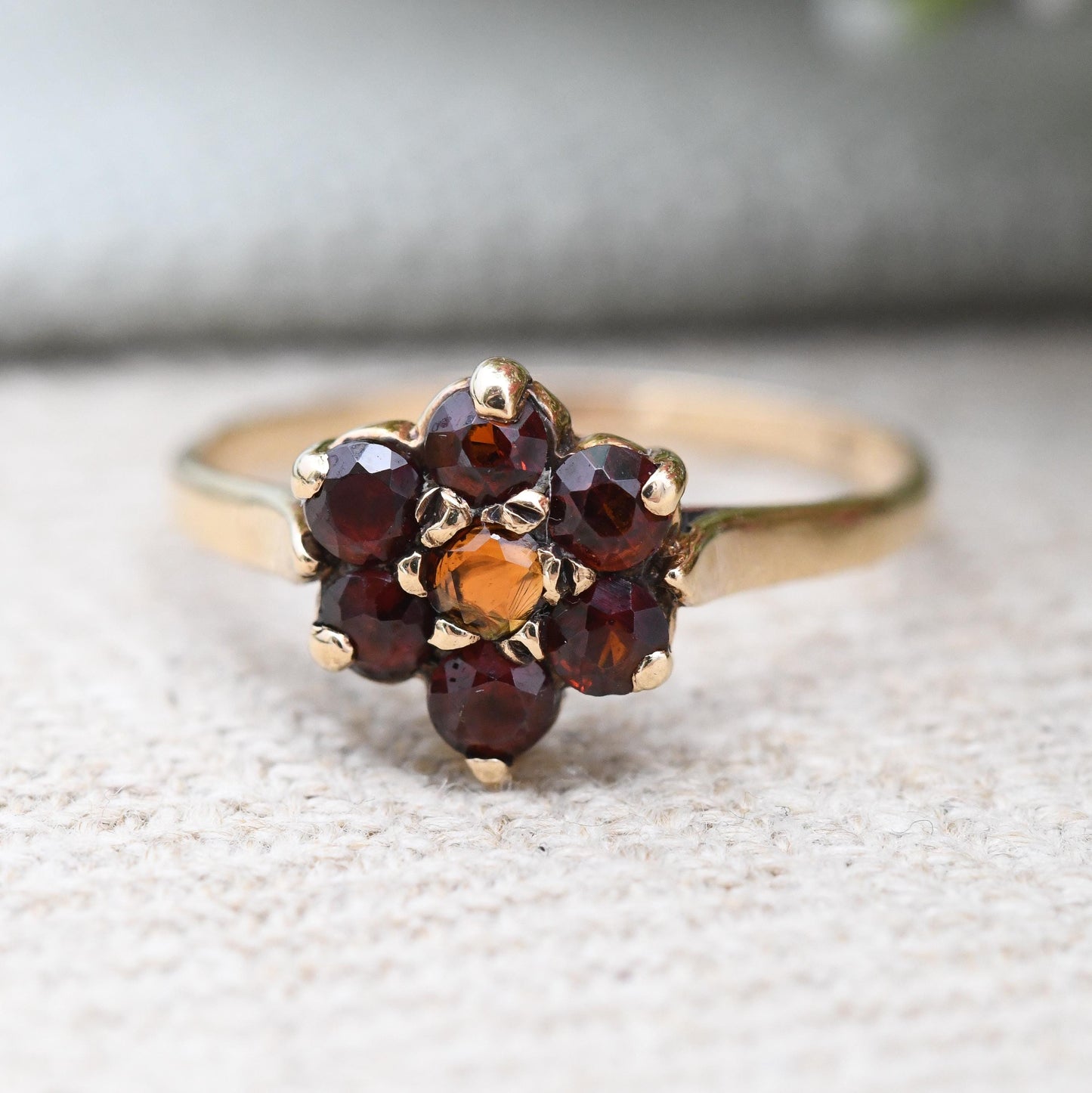 Vintage 9ct Gold Garnet Flower Ring 1975 - Mid-Century Floral Style Cocktail Red Gemstones Pretty Gift | UK Size - O 1/2 | US Size - 7 1/4