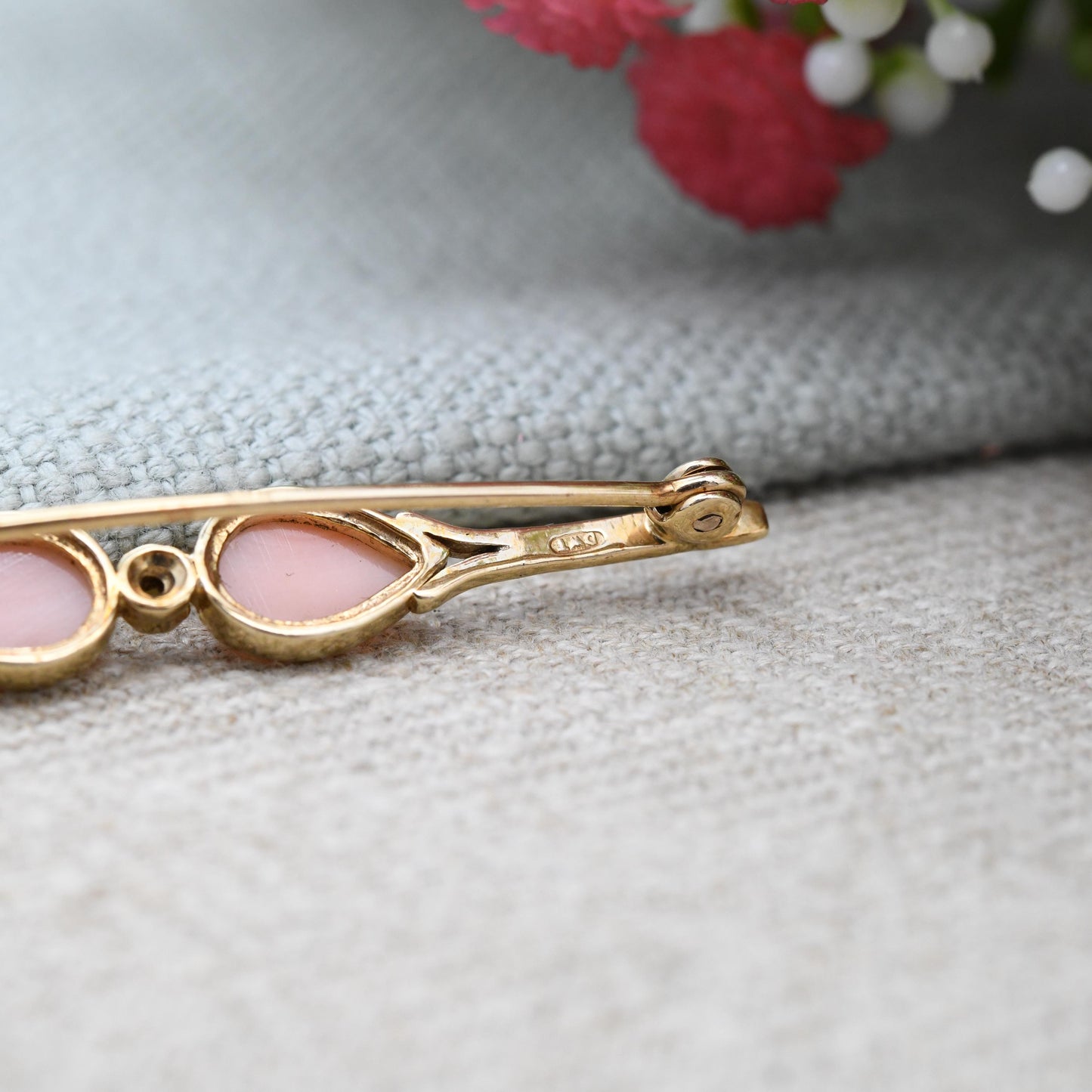 Vintage Solid 9ct Gold Pearl Bar Brooch 1985 - Cabochon Pink Gemstone Flower Design Teardrop Pear Shape Pretty Gift for Her