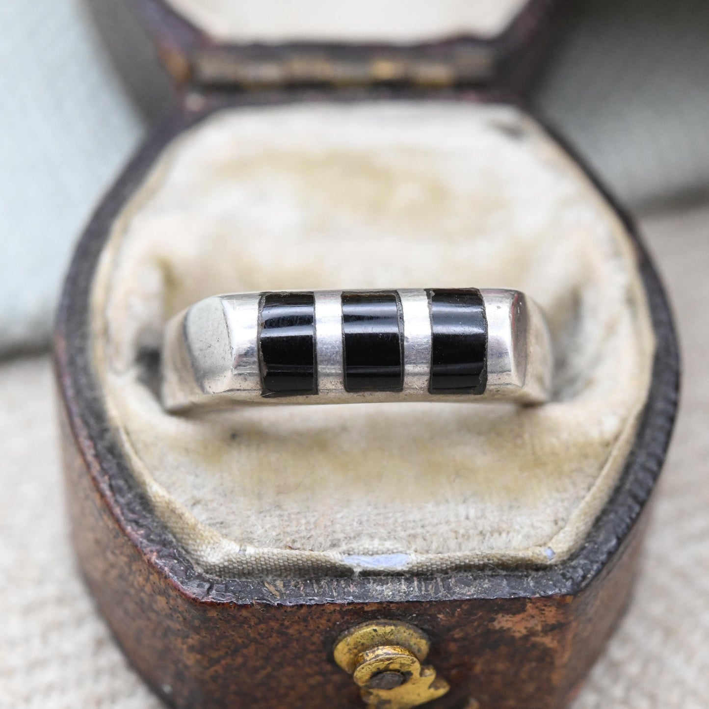 Vintage Sterling Silver Onyx Ring with Flush Striped Design - Modernist Black Gemstone Unisex Jewellery | UK Size - L | US Size - 5 3/4