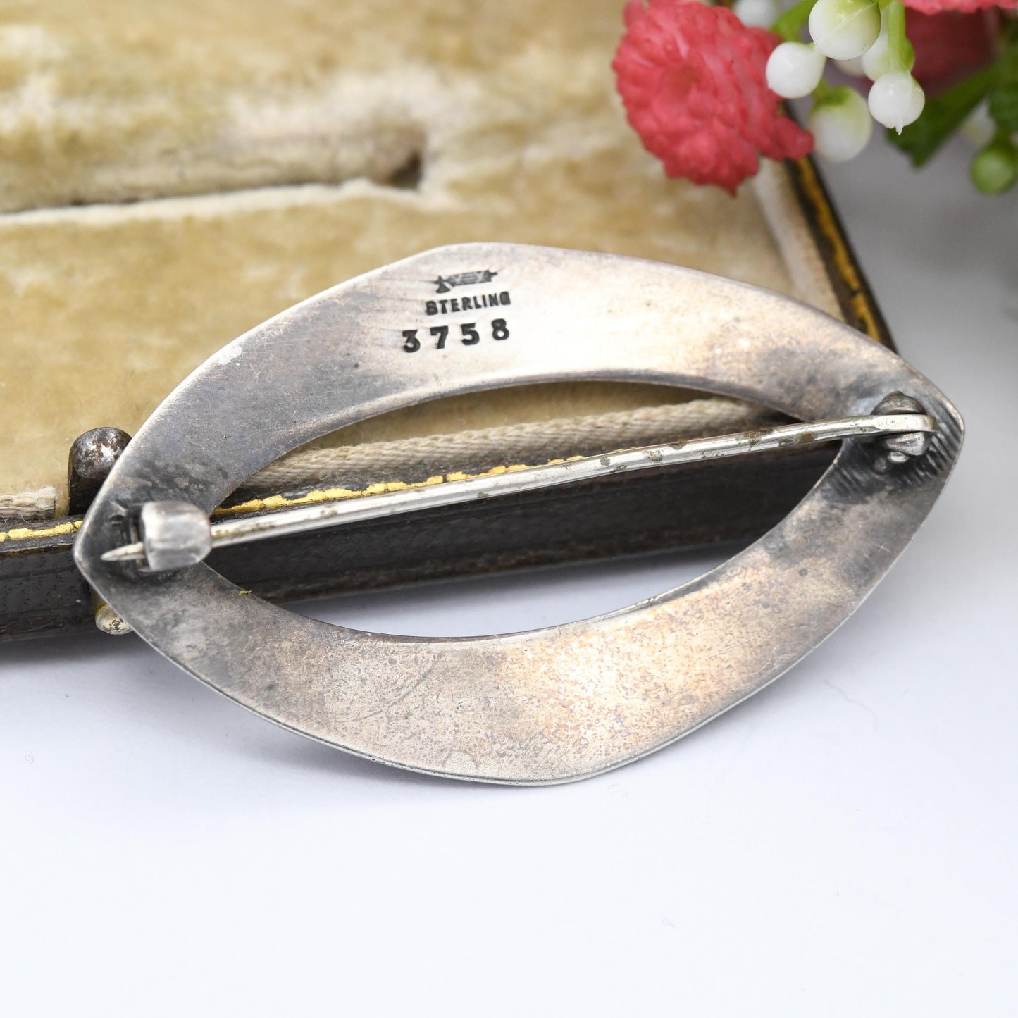 Vintage William Kerr & Co Sterling Silver Brooch Pointed Oval - Lines and Crosses Textured Design | Collectable American Designer Jewellery