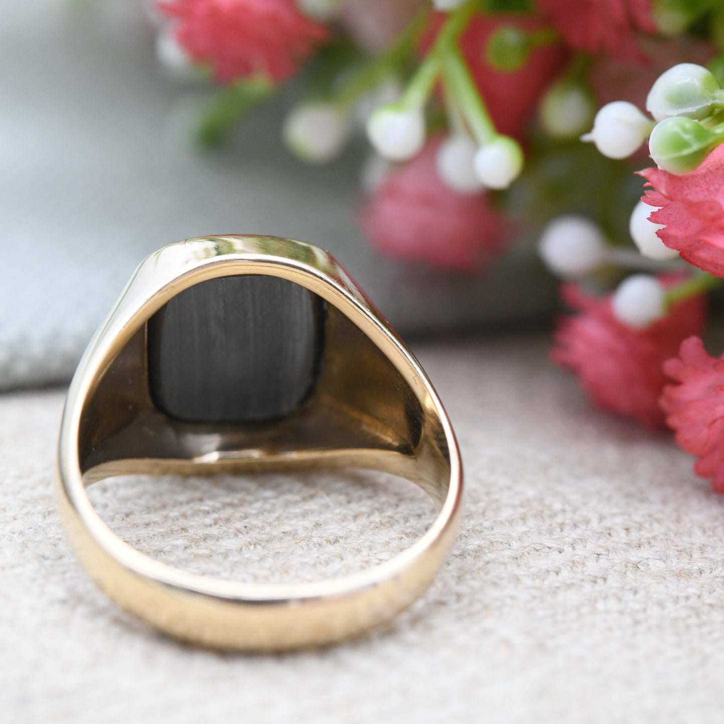 Vintage 9ct Gold Hematite Intaglio Signet Ring 1972 - Roman Soldier Face Carved Stone Gift for Him | UK Size - Q 1/2 | US Size - 8 1/2