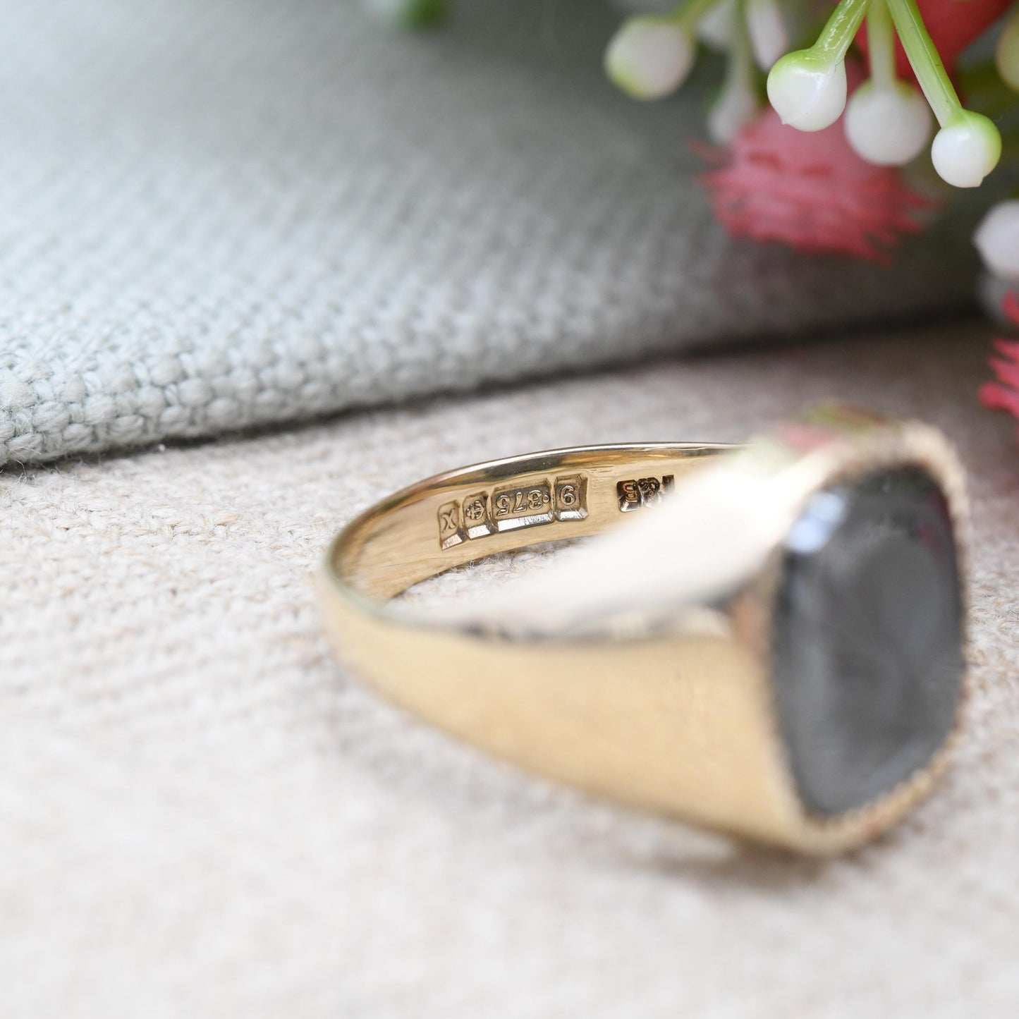 Vintage 9ct Gold Hematite Intaglio Signet Ring 1972 - Roman Soldier Face Carved Stone Gift for Him | UK Size - Q 1/2 | US Size - 8 1/2