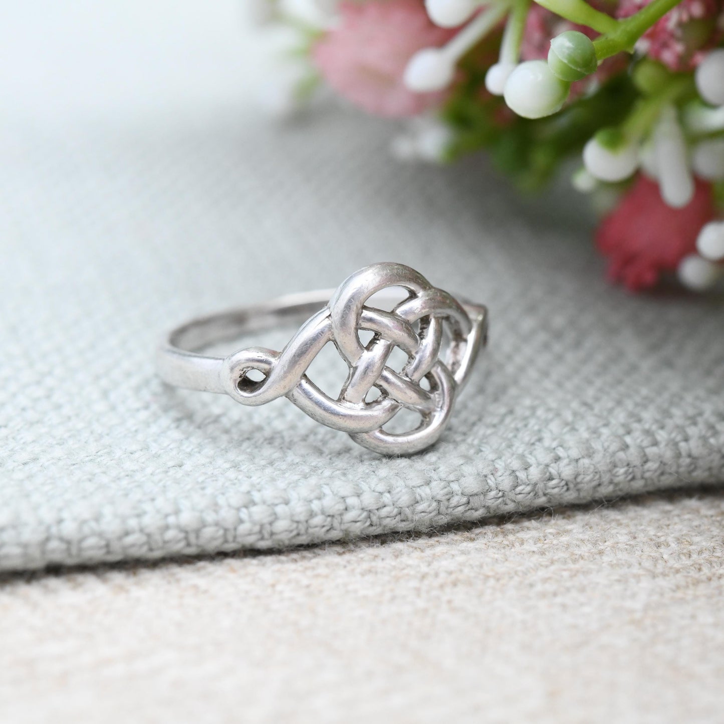 Vintage Sterling Silver Celtic Knot Ring Figure of 8 Shape - Unisex Twisted Design | UK Size - P 1/2 | US Size - 7 3/4