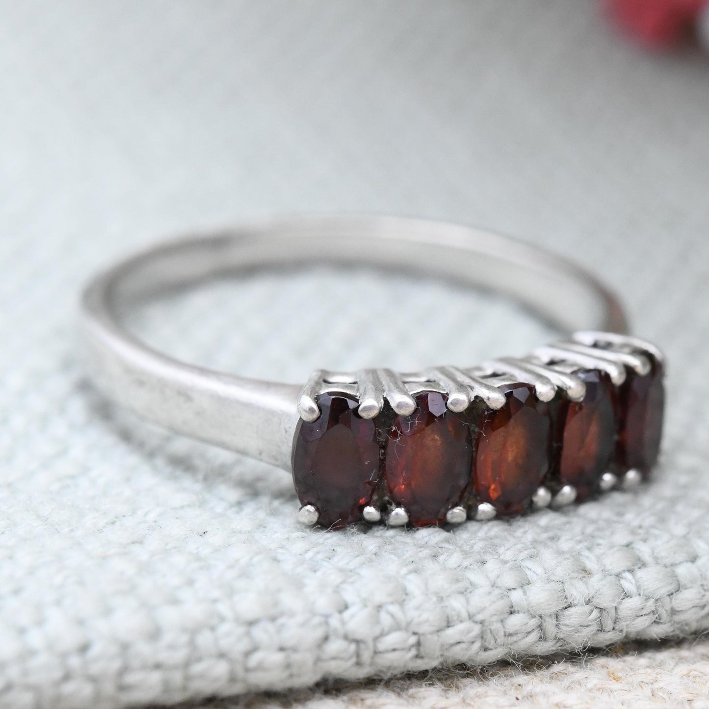 TGGC Sterling Silver Garnet Five Stone Ring - Pretty Mid-Century Statement Red Gemstone Cocktail Ring | UK Size - Q | US Size - 8