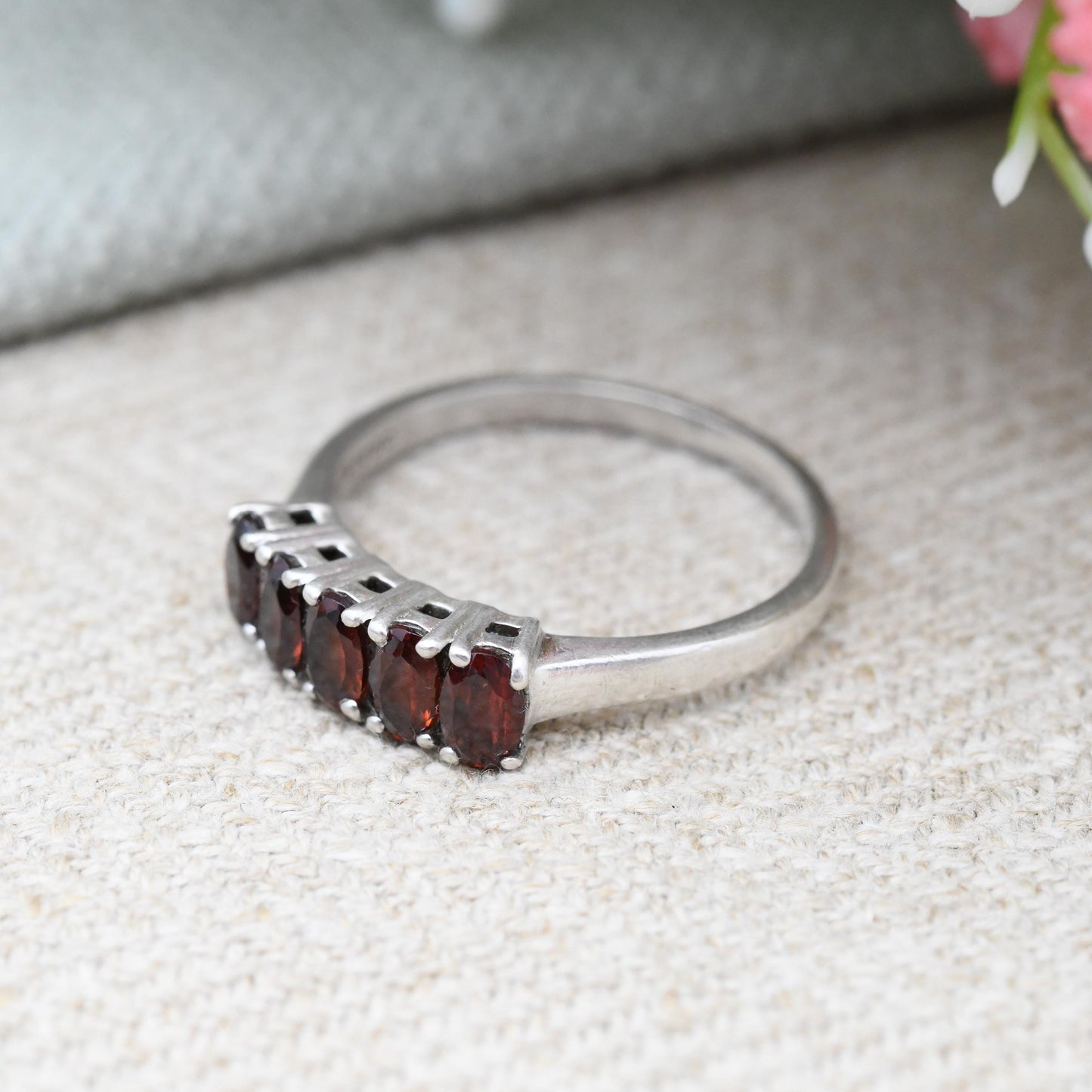 TGGC Sterling Silver Garnet Five Stone Ring - Pretty Mid-Century Statement Red Gemstone Cocktail Ring | UK Size - Q | US Size - 8