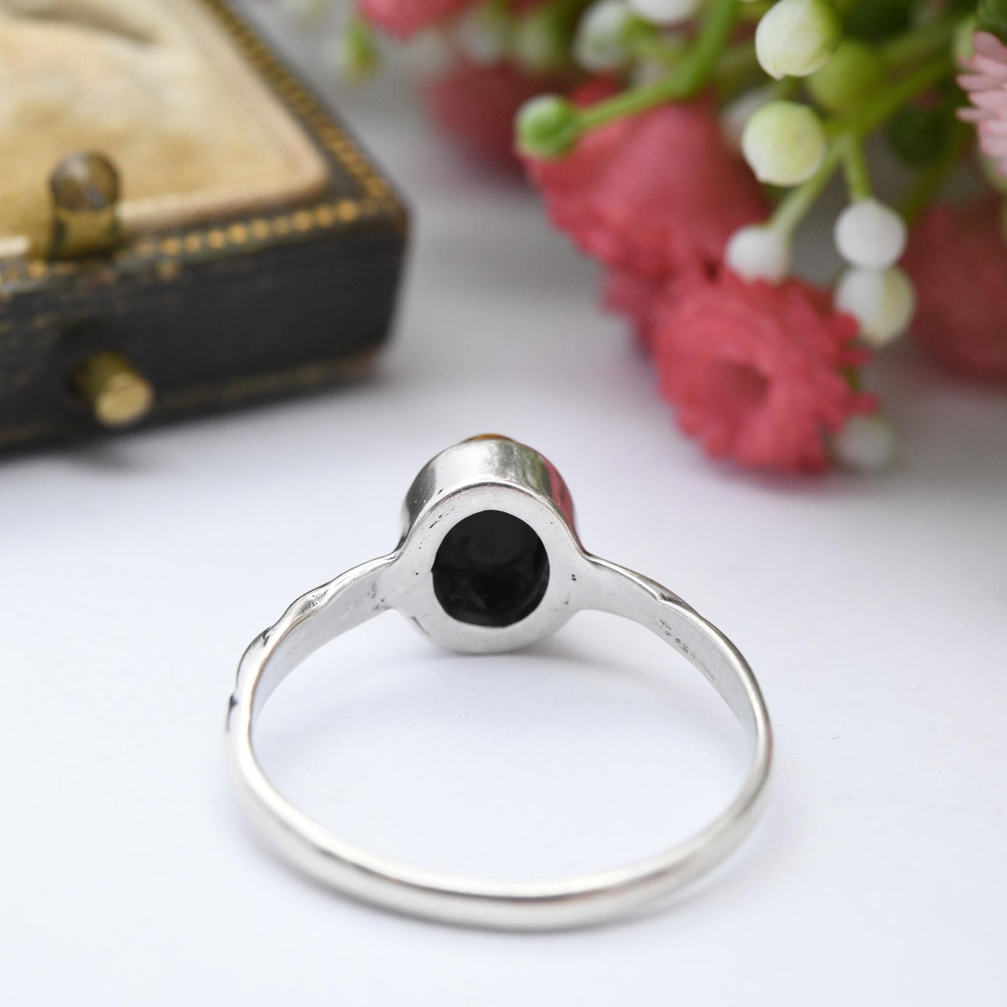 Vintage Sterling Silver Amber Ring with Minimal Twist Shoulders - Unisex Yellow Solitaire Gemstone Ring | UK Size - Q 1/2 | US Size - 8 1/4