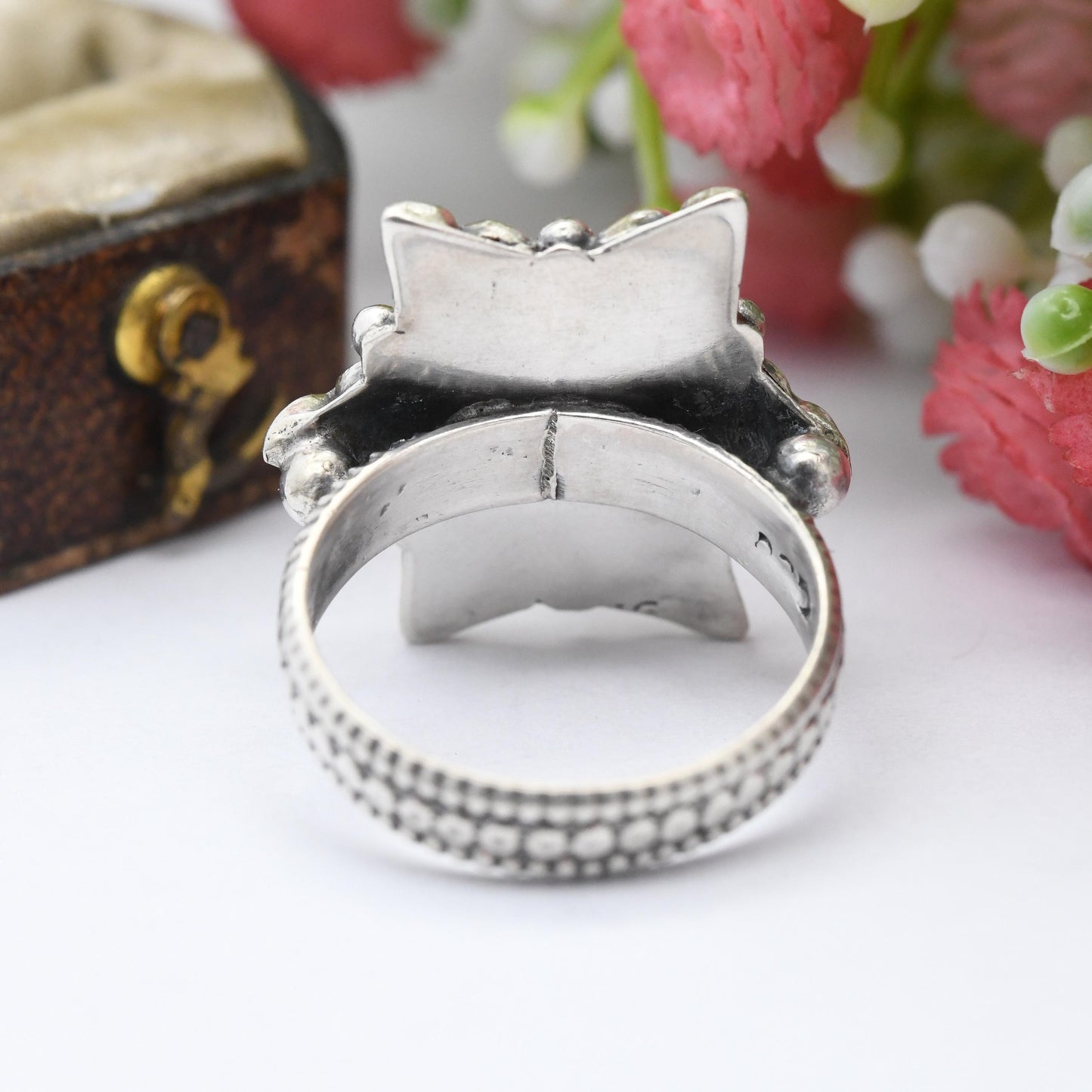 Vintage Sterling Silver Statement Ring with Pink Stone - Pretty Rope Twist Textured Ball Band Cabachon Stone | UK Size - J | US Size - 4 3/4