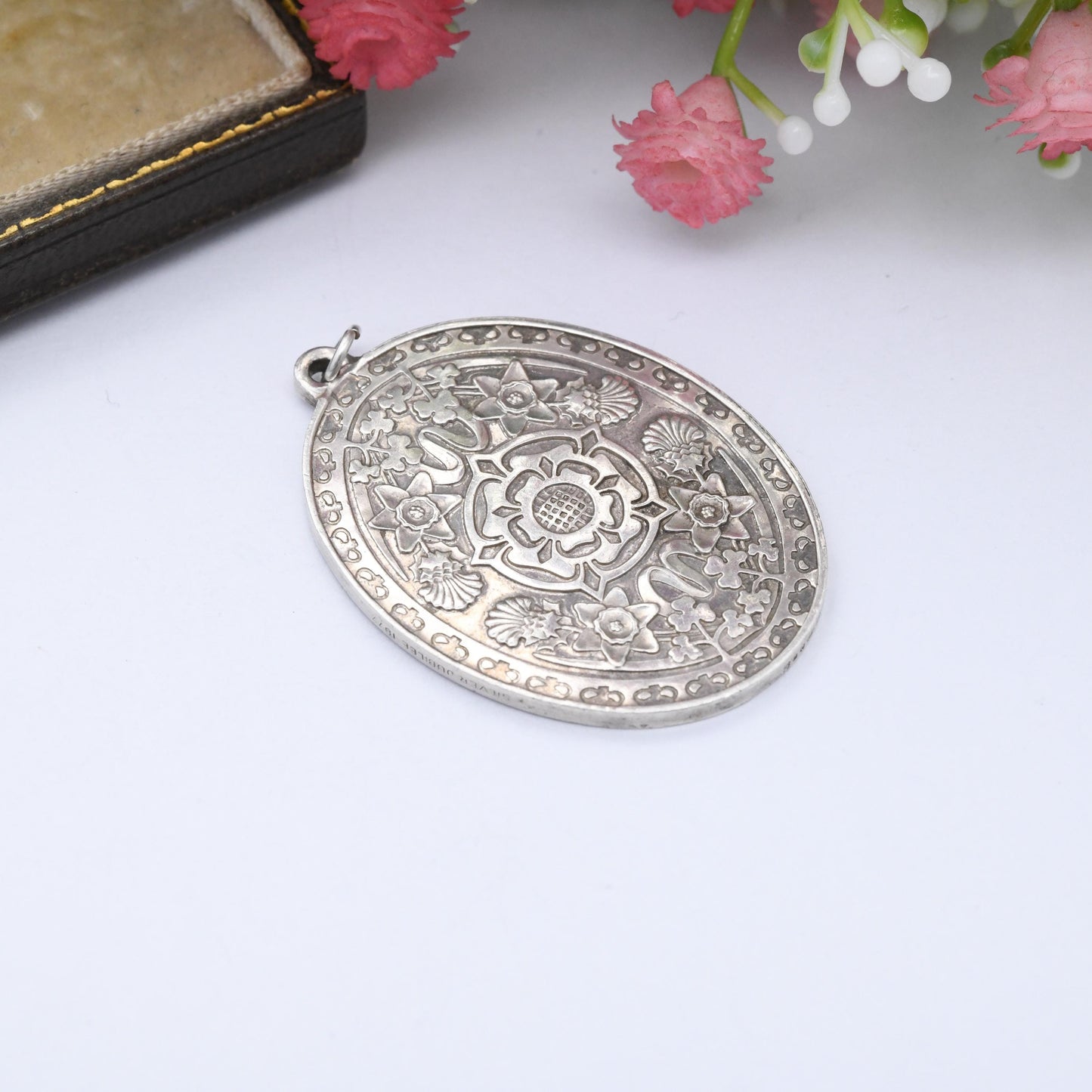 Vintage Sterling Silver Elizabeth II 1977 Silver Jubilee Medal Pendant - John Pinches Silver Collectable Memorabilia | Jubilee Head Stamp