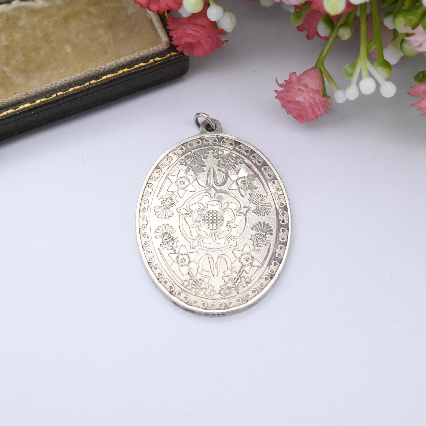 Vintage Sterling Silver Elizabeth II 1977 Silver Jubilee Medal Pendant - John Pinches Silver Collectable Memorabilia | Jubilee Head Stamp