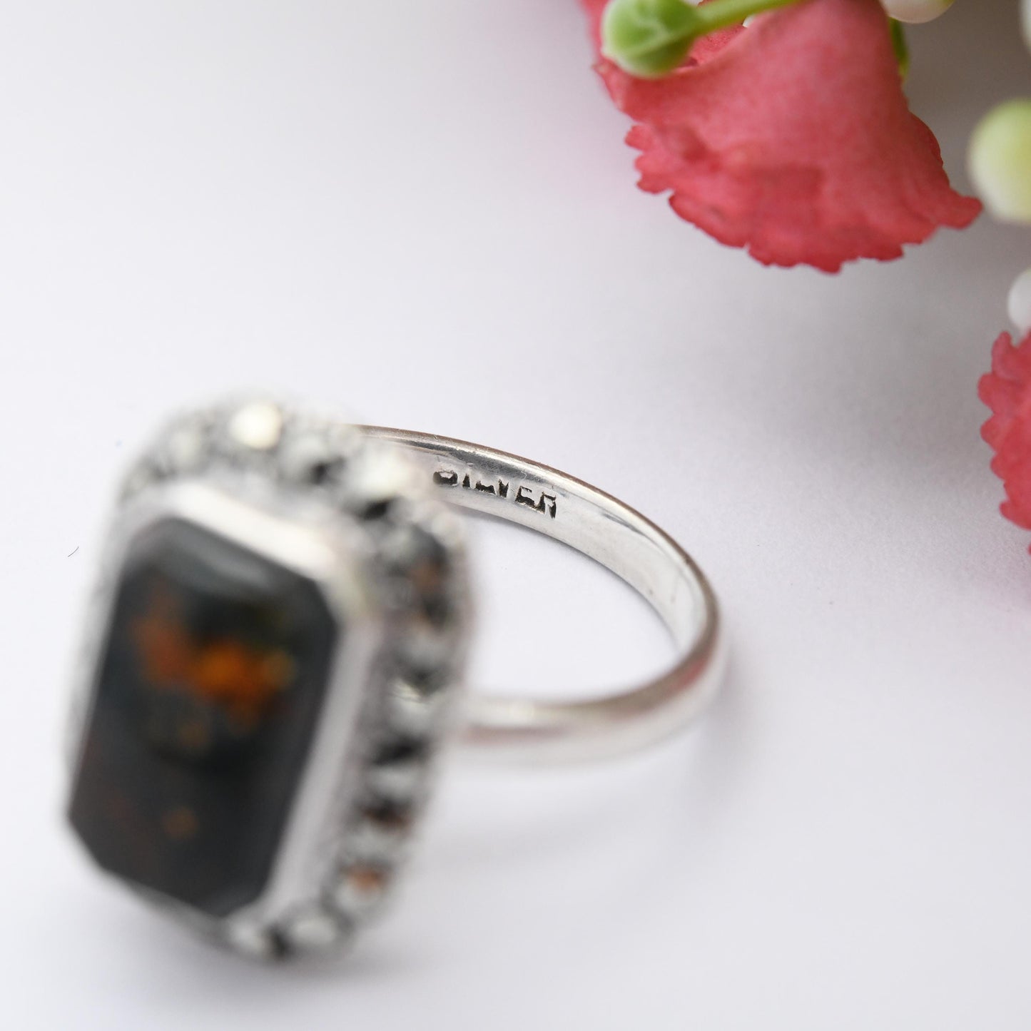 Vintage Sterling Silver Moss Agate Ring with Marcasite Border - True Vintage Art Deco Style Cocktail 1940s | UK Size - M | US Size - 6 1/4