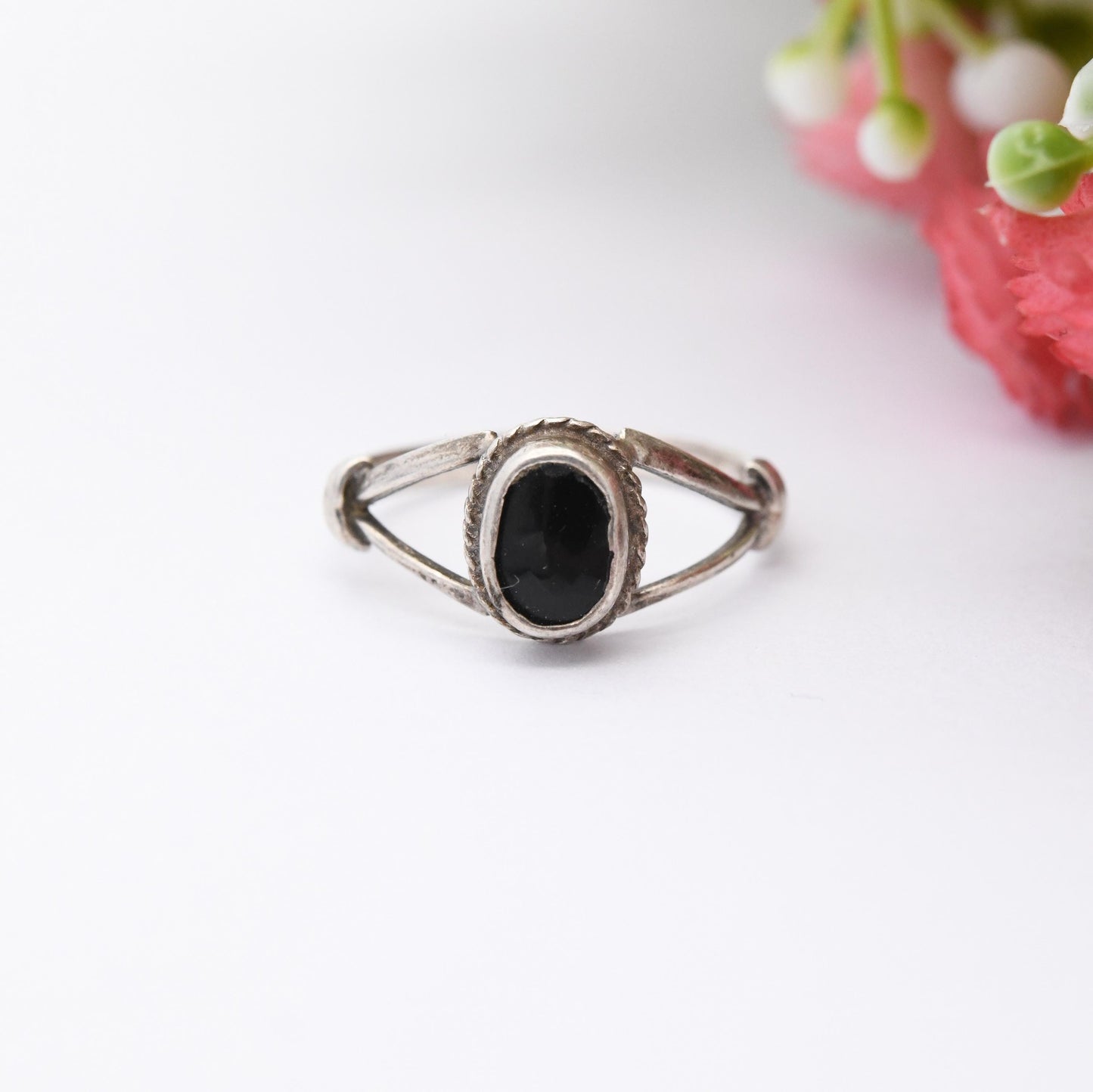 Vintage Sterling Silver Onyx Ring with Rope Twist - Mini Black Gemstone Jewellery Midi Ring Cute Small Size | UK Size - D | US Size - 1 3/4