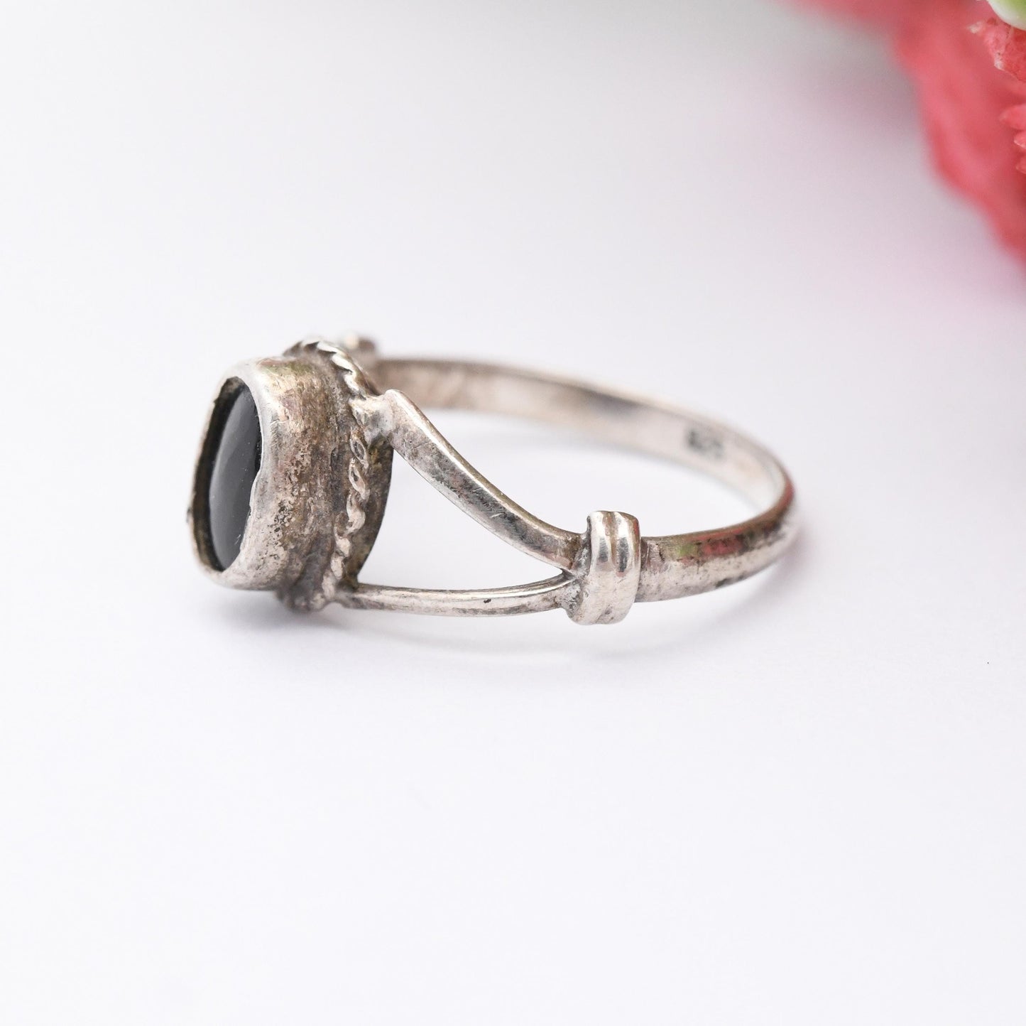 Vintage Sterling Silver Onyx Ring with Rope Twist - Mini Black Gemstone Jewellery Midi Ring Cute Small Size | UK Size - D | US Size - 1 3/4