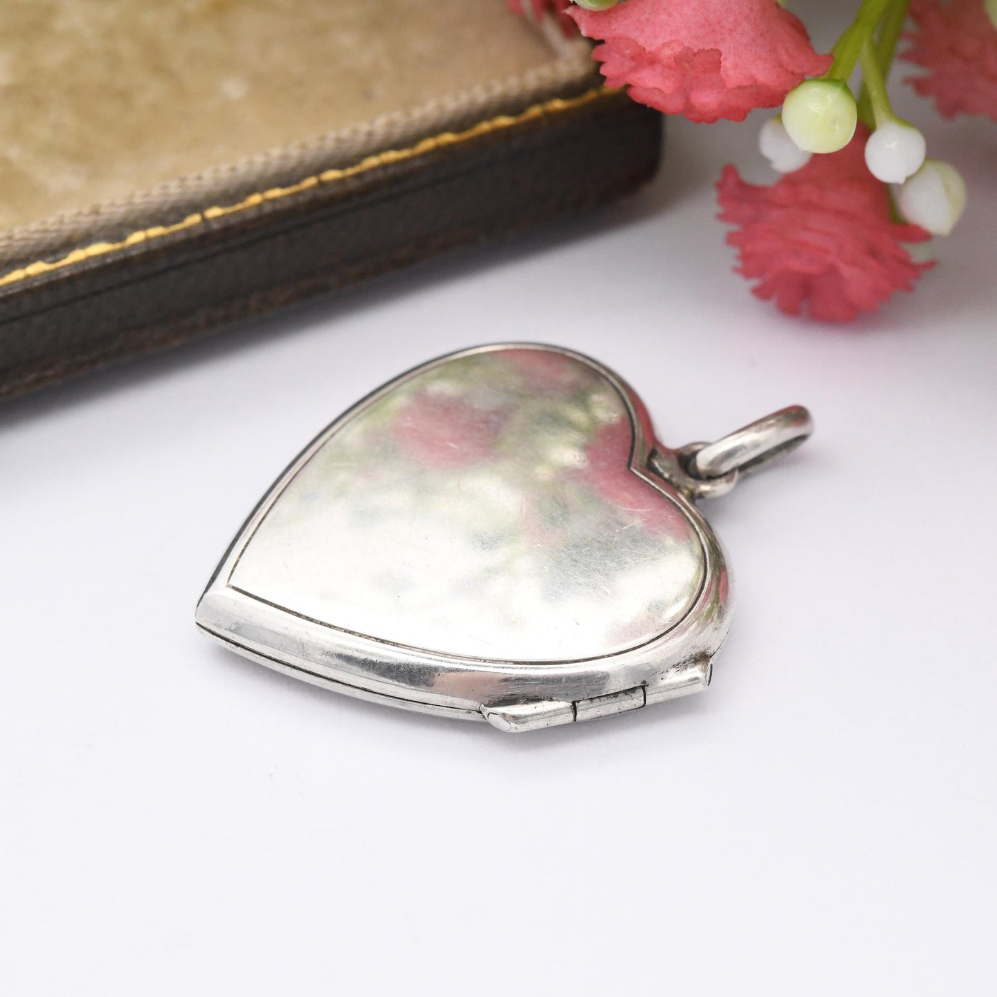 Vintage Silver Heart Locket Pendant with Flower Engraving - Mid-Century Textured Silver Jewellery Love Heart Shaped Locket Pretty Gift 835S