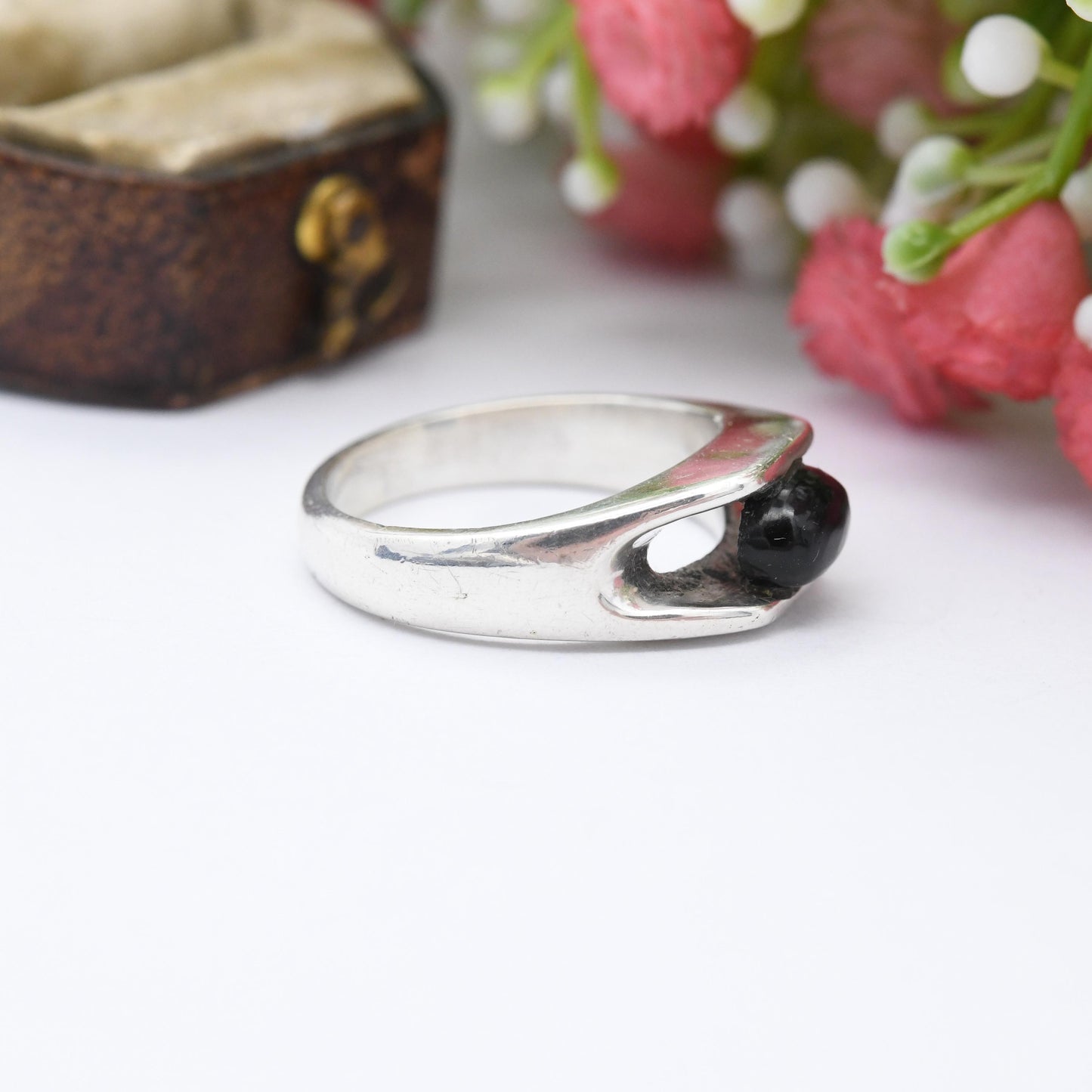 Vintage Sterling Silver Black Stone Tension Ring - Solid Silver Statement Ring Minimalist Design | UK Size - N | US Size - 6 3/4