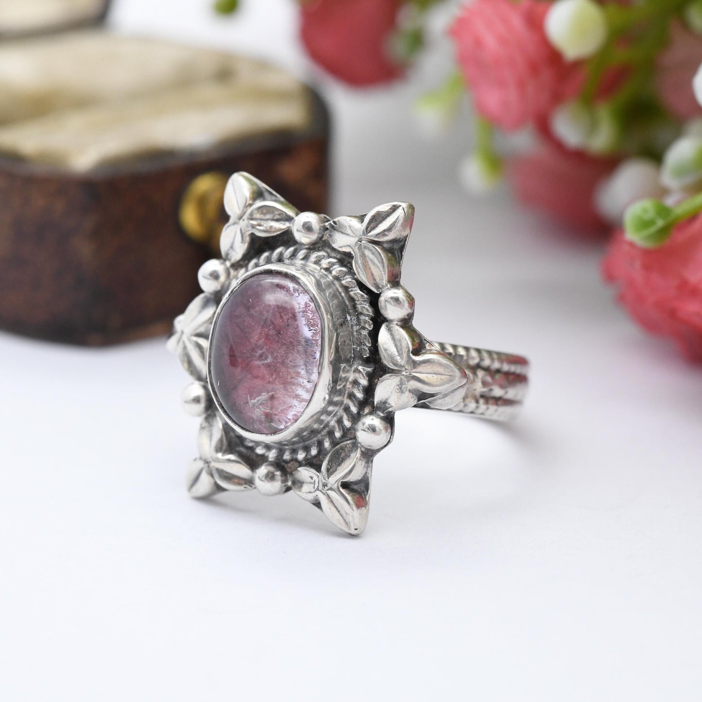 Vintage Sterling Silver Statement Ring with Pink Stone - Pretty Rope Twist Textured Ball Band Cabachon Stone | UK Size - J | US Size - 4 3/4