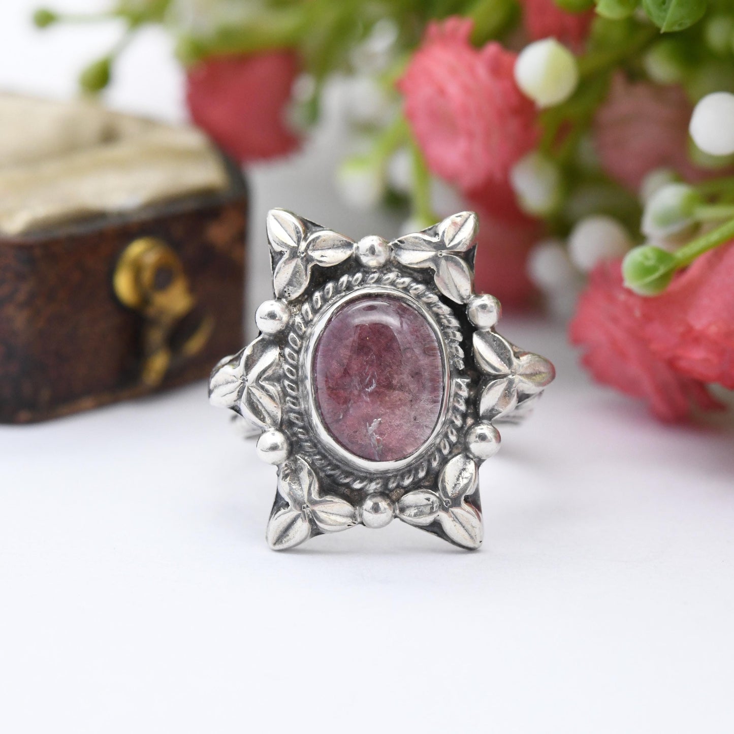 Vintage Sterling Silver Statement Ring with Pink Stone - Pretty Rope Twist Textured Ball Band Cabachon Stone | UK Size - J | US Size - 4 3/4