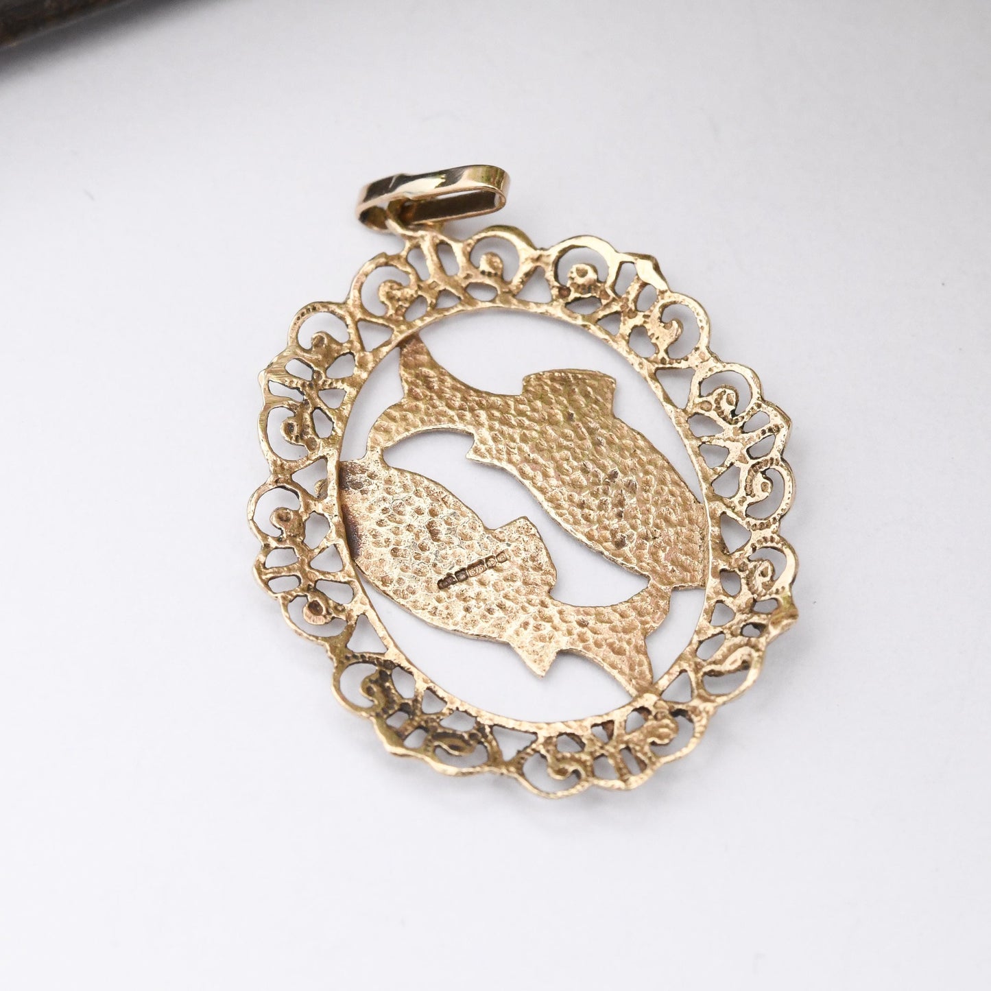 Vintage 9ct Gold Pisces Two Fish Pendant - Zodiac Horoscope Jewellery Astrological Star Sign Mid-Century February March Birthday Gift