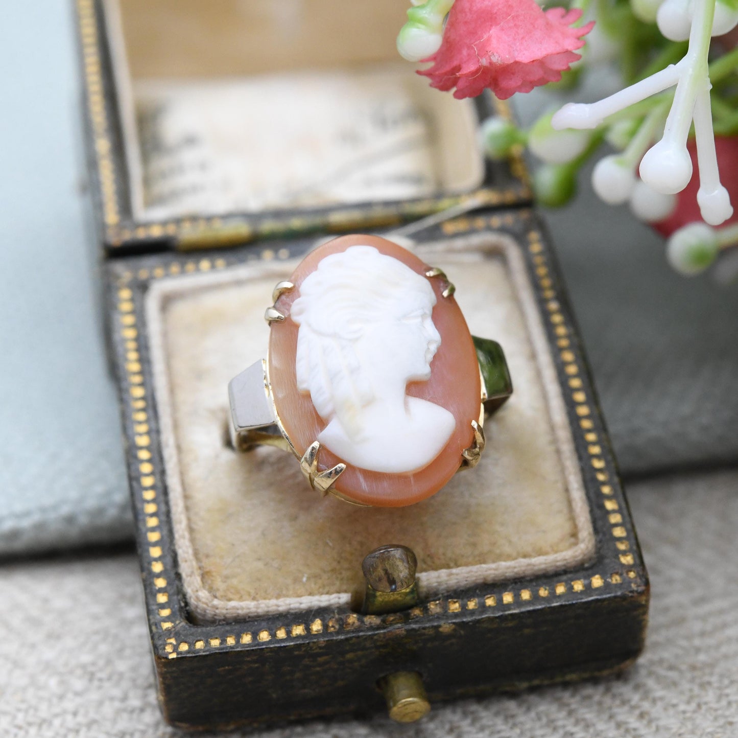 Vintage 9ct Gold Cameo Ring 1960 by W T Toghill WTT&Co - Oval Shell Portrait Face Profile Statement Ring | UK Size - G 1/2 | US Size - 3 1/2