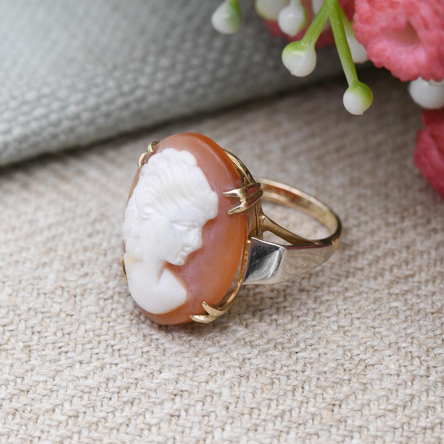 Vintage 9ct Gold Cameo Ring 1960 by W T Toghill WTT&Co - Oval Shell Portrait Face Profile Statement Ring | UK Size - G 1/2 | US Size - 3 1/2
