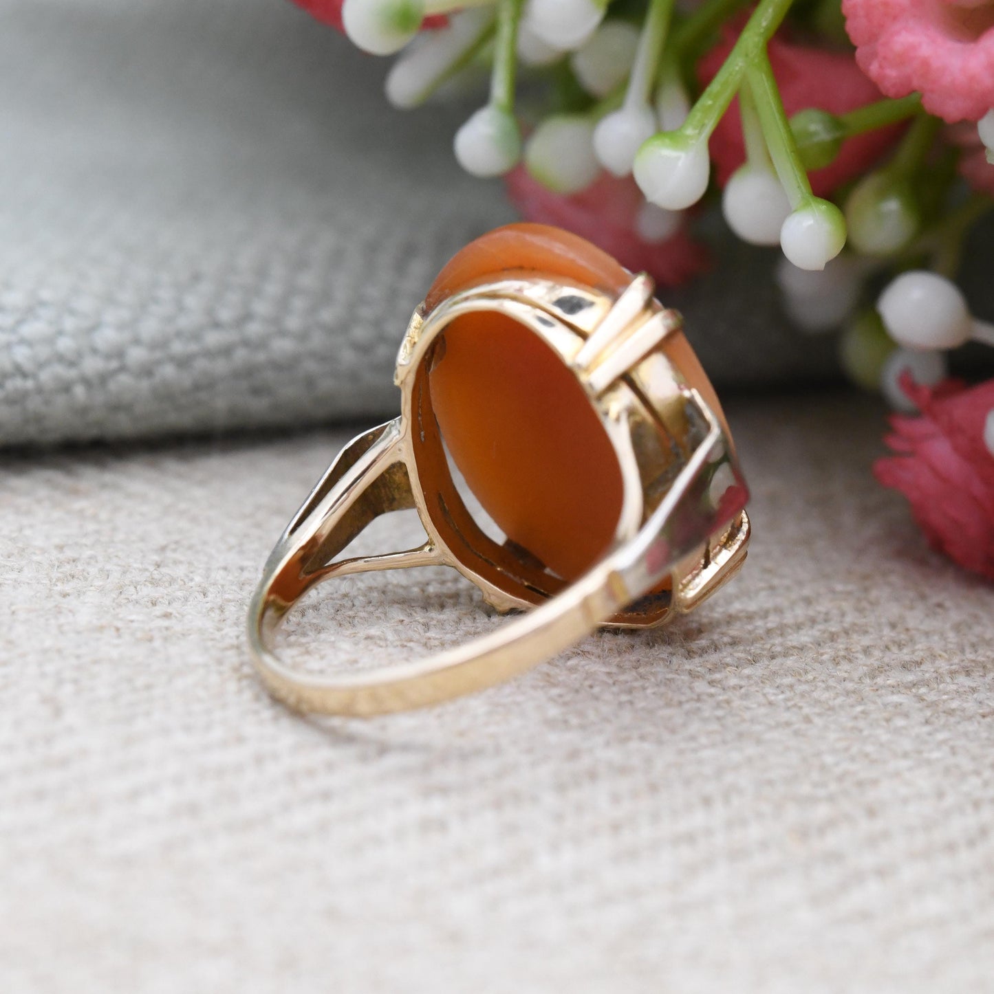 Vintage 9ct Gold Cameo Ring 1960 by W T Toghill WTT&Co - Oval Shell Portrait Face Profile Statement Ring | UK Size - G 1/2 | US Size - 3 1/2