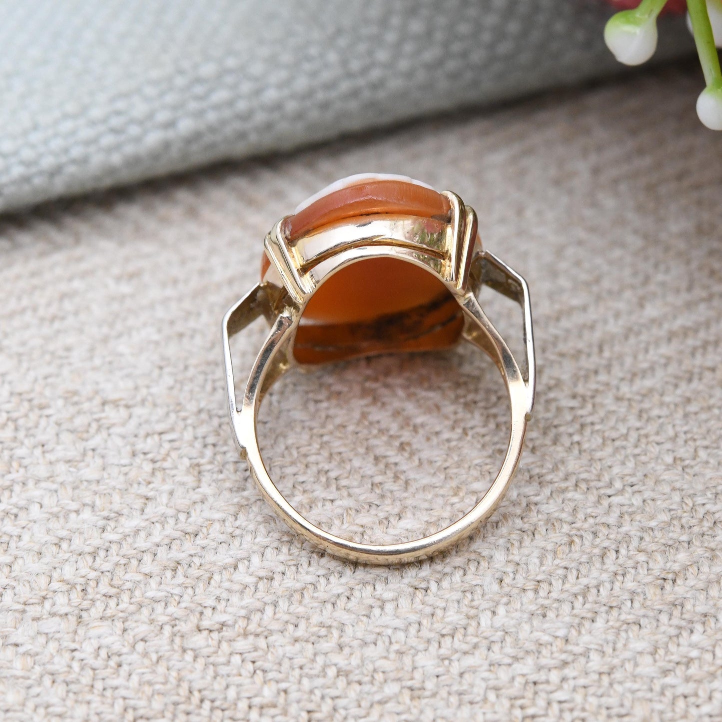 Vintage 9ct Gold Cameo Ring 1960 by W T Toghill WTT&Co - Oval Shell Portrait Face Profile Statement Ring | UK Size - G 1/2 | US Size - 3 1/2
