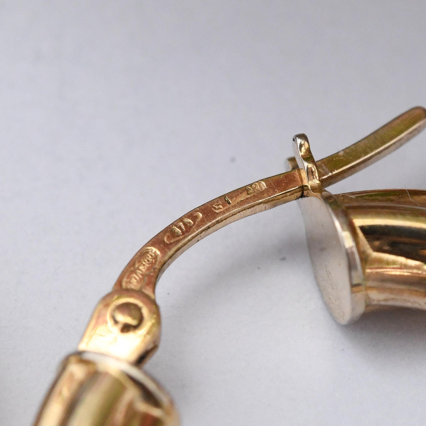 Unoaerre 9ct Gold Hoop Earrings 2001 - Italian Designer Ribbed Circle Hoops | Minimal Everyday Plain Round Hoops Chunky
