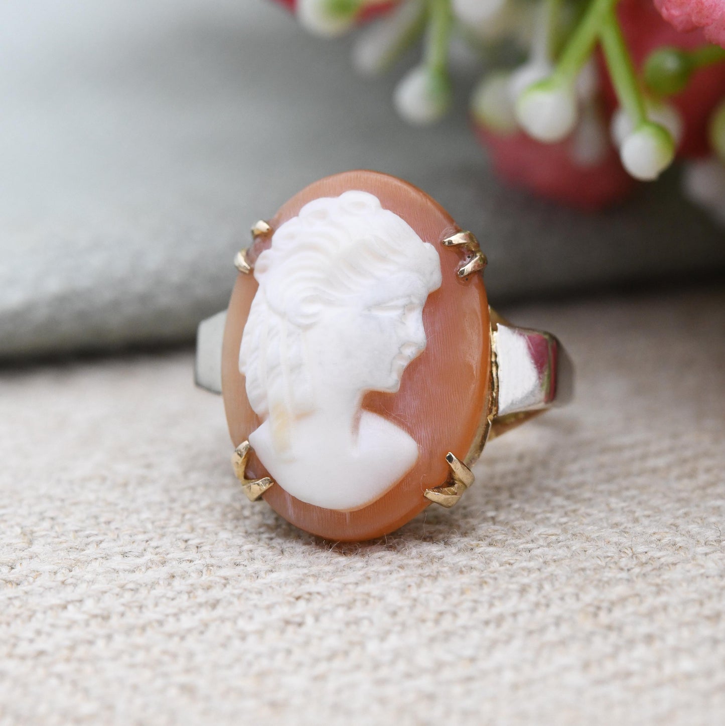 Vintage 9ct Gold Cameo Ring 1960 by W T Toghill WTT&Co - Oval Shell Portrait Face Profile Statement Ring | UK Size - G 1/2 | US Size - 3 1/2