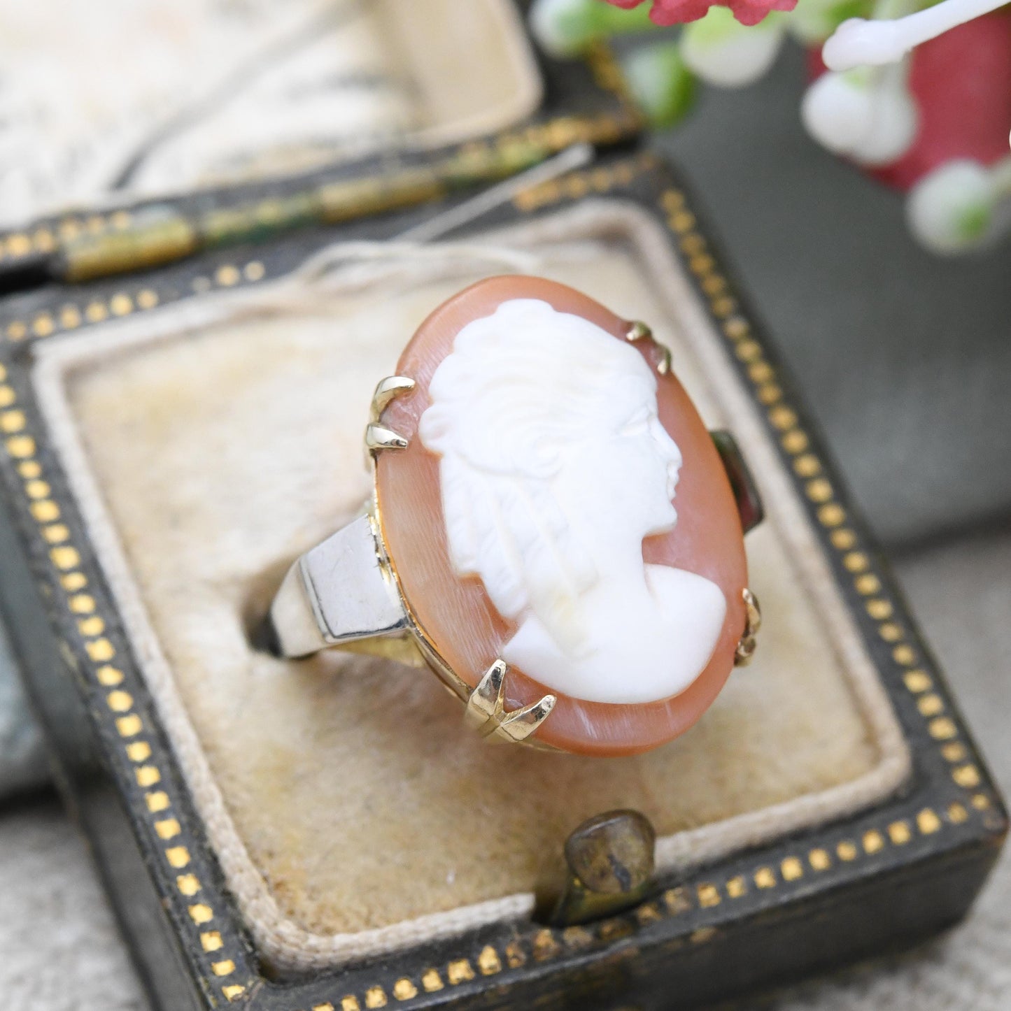 Vintage 9ct Gold Cameo Ring 1960 by W T Toghill WTT&Co - Oval Shell Portrait Face Profile Statement Ring | UK Size - G 1/2 | US Size - 3 1/2